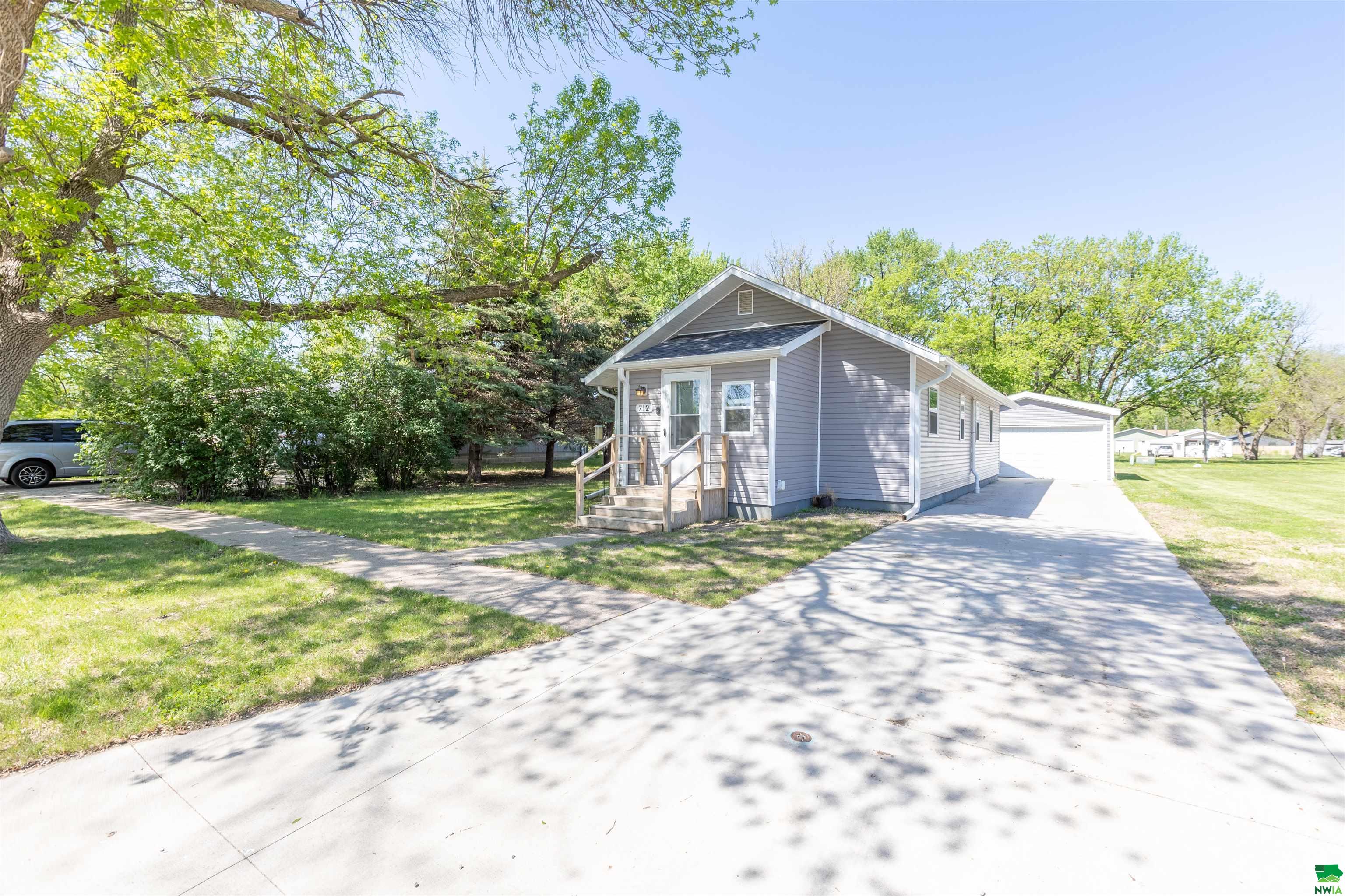 712 4th Street, Onawa, IA 51040 