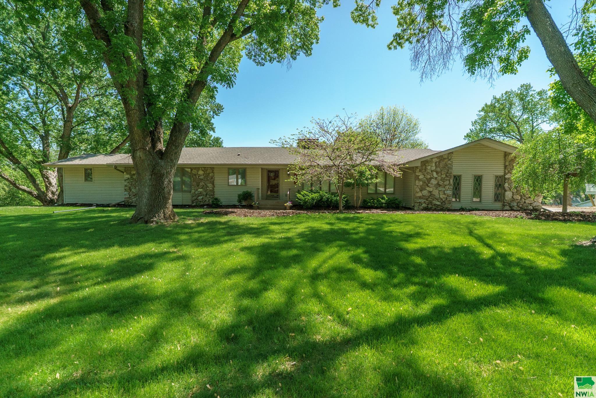 4412 MANOR CIR, Sioux City, IA 51104 