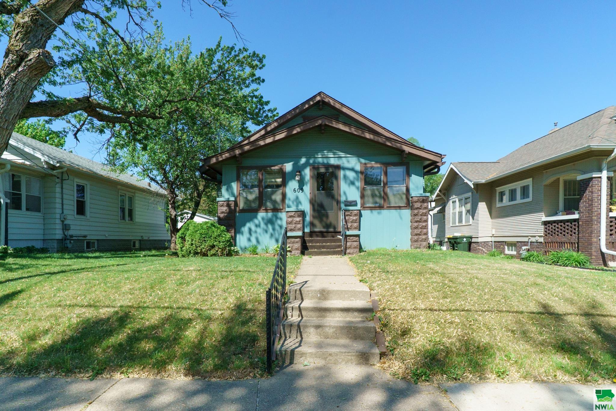 609 WESTCOTT ST S, Sioux City, IA 51106 
