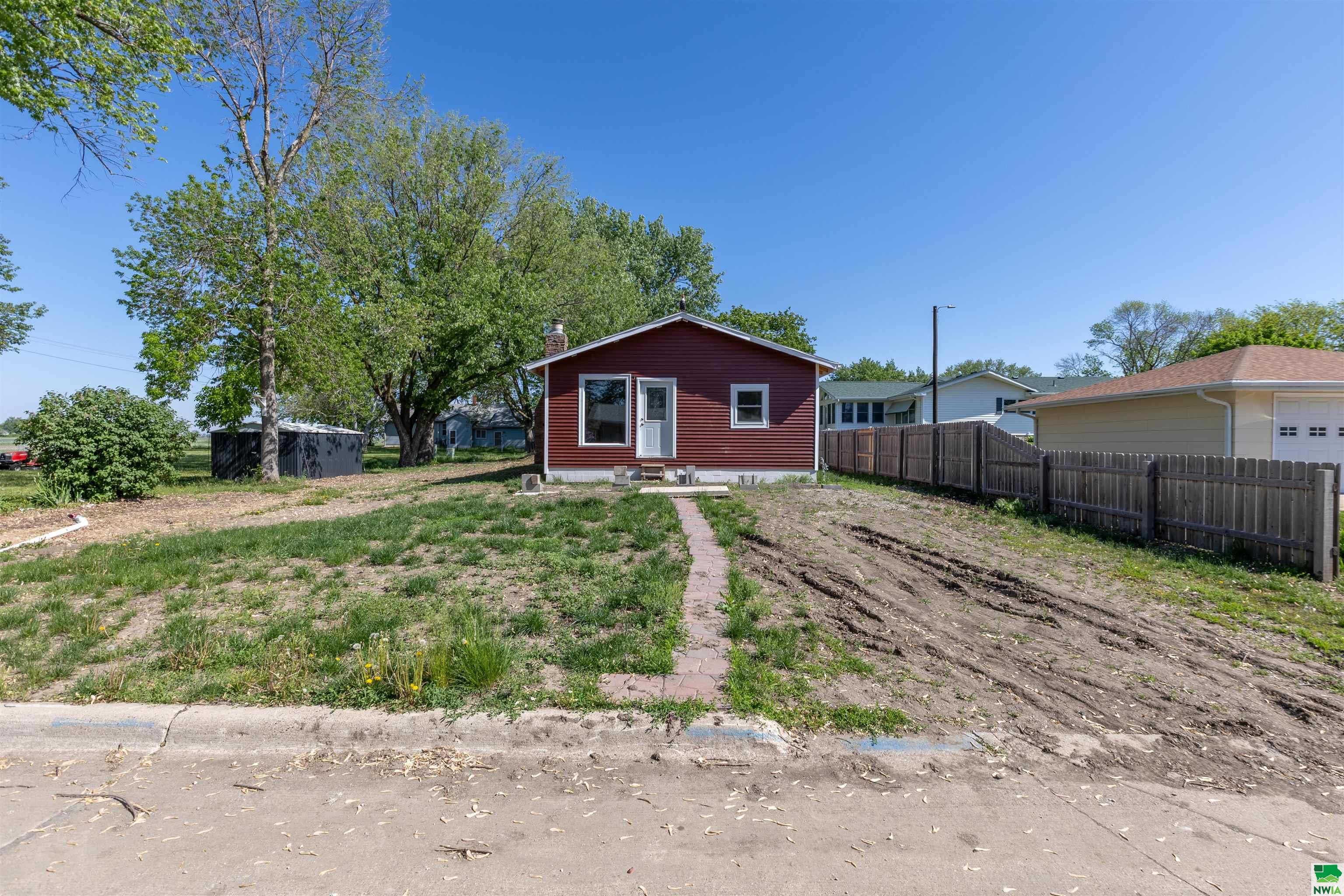 1704 Sunset Dr, Onawa, IA 51040 