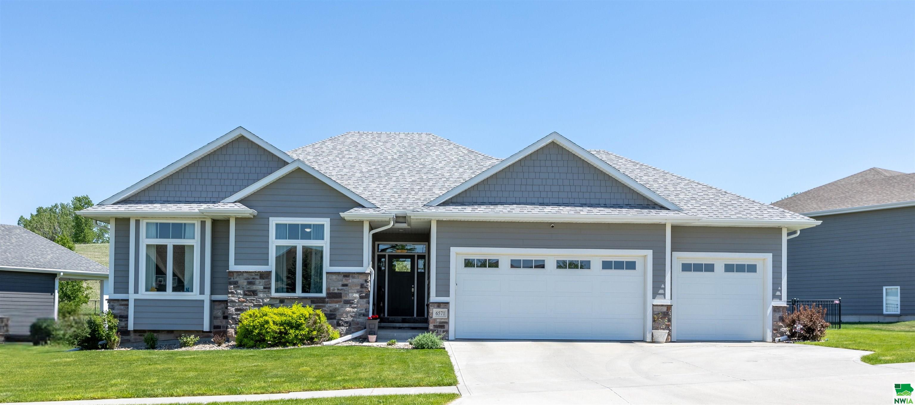 6571 Palm Valley Drive, Sioux City, IA 51106 