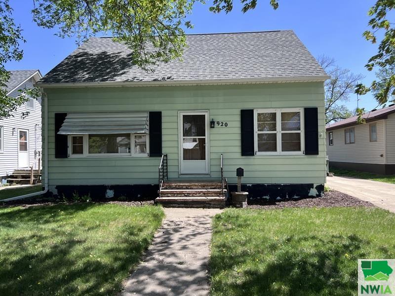 920 2ND AVE W, Sibley, IA 51249 