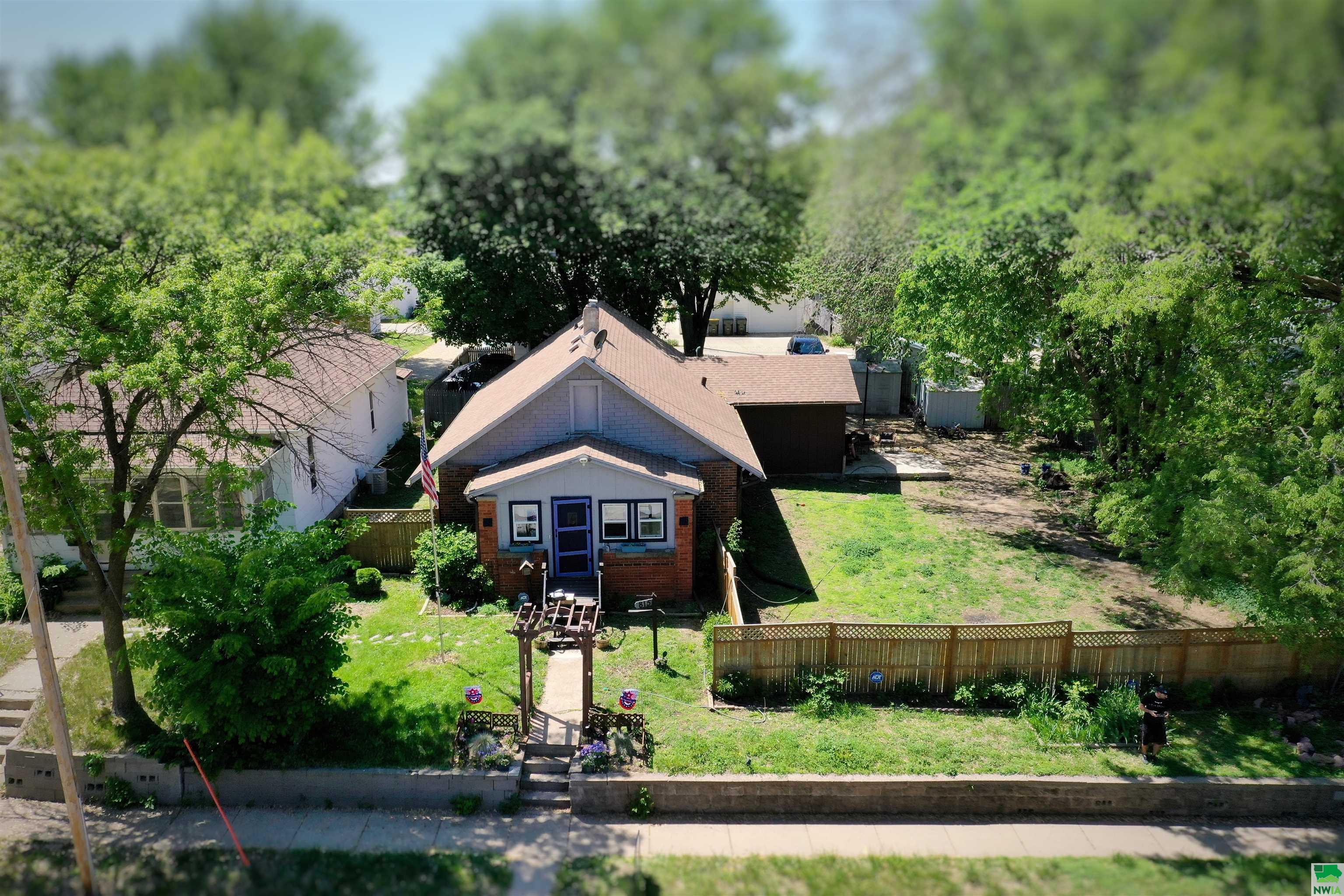 815 Cornelia S S, Sioux City, IA 51106 