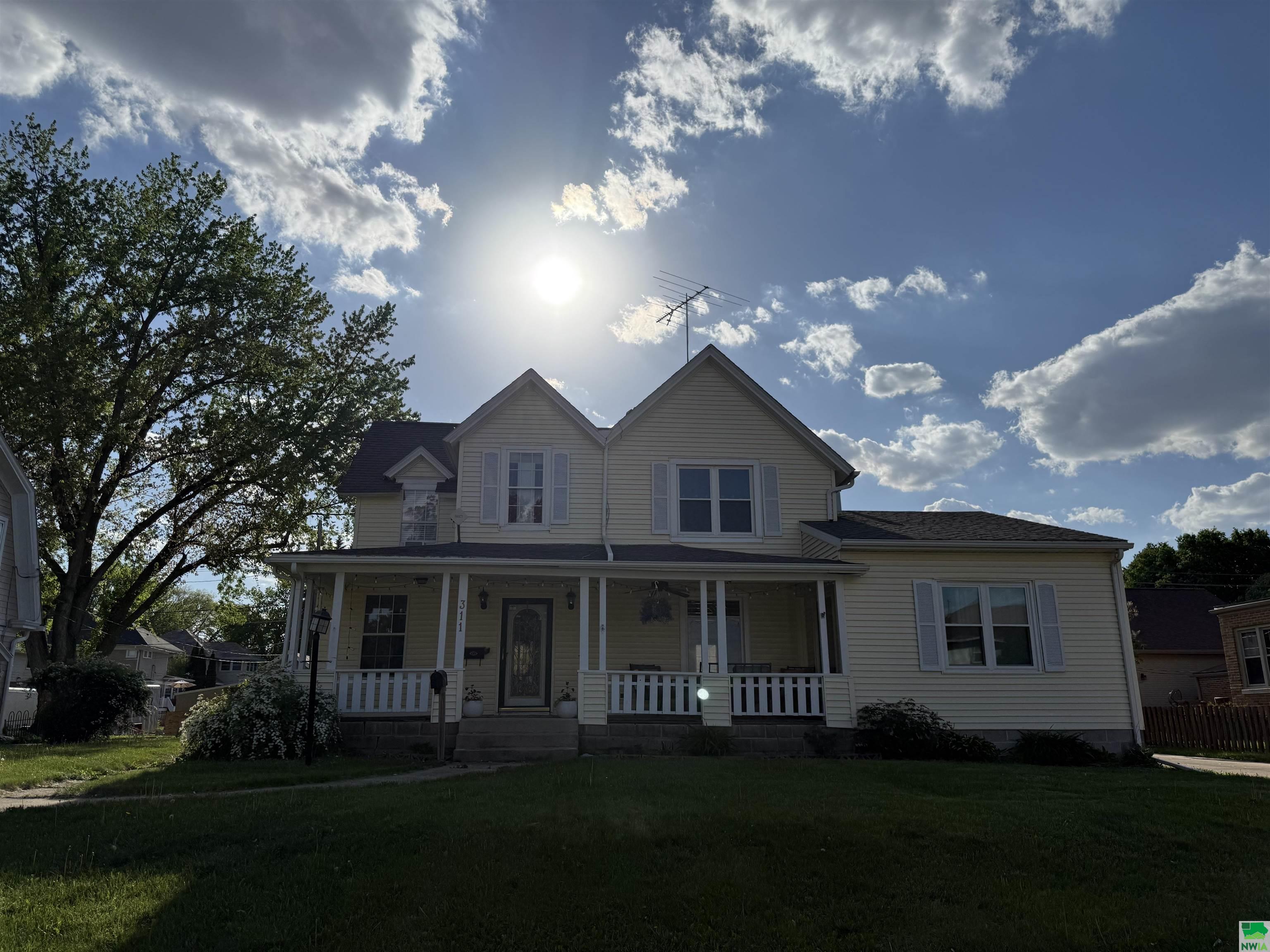 311 11TH ST N, Cherokee, IA 51012 