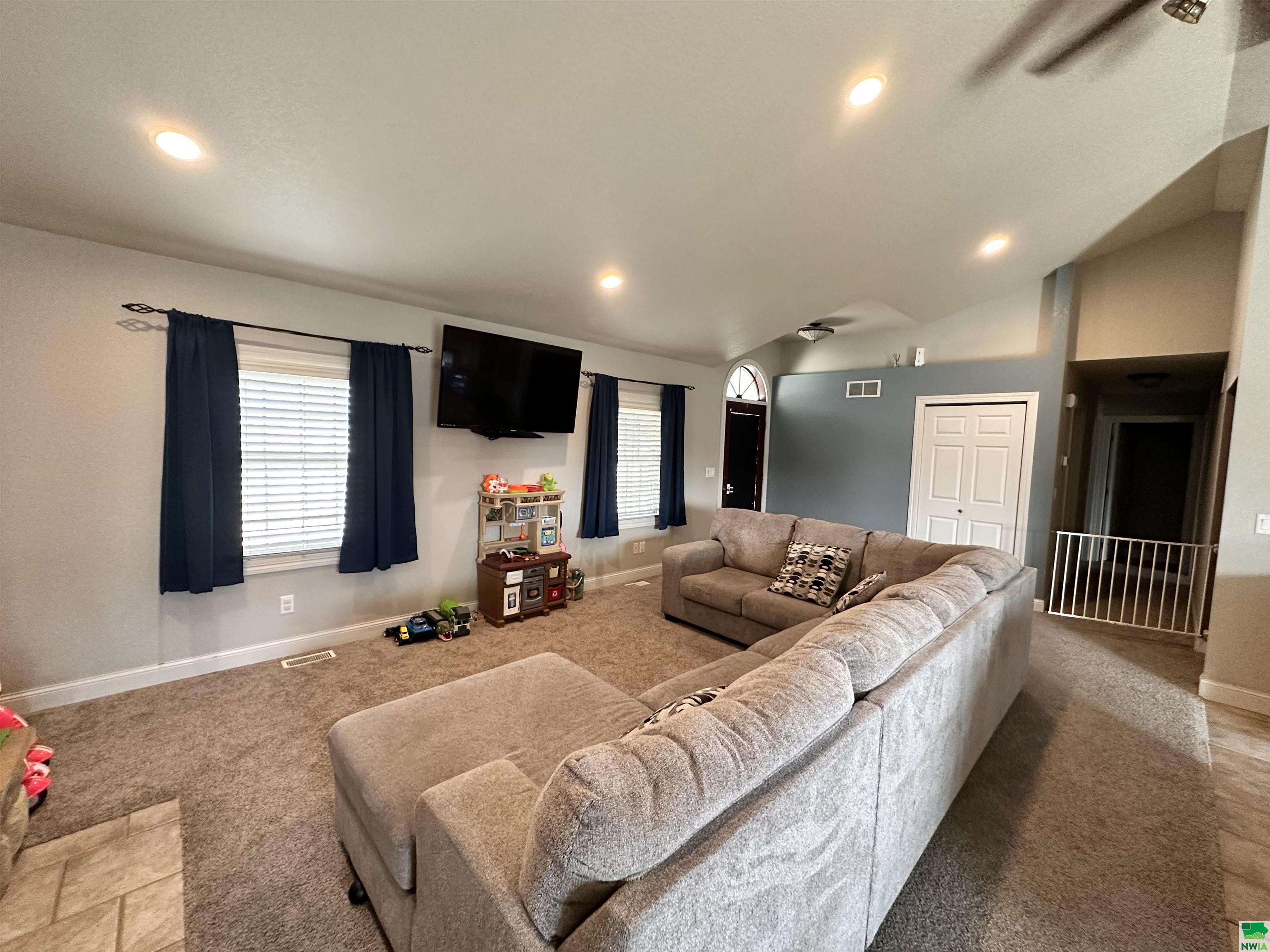 MLS #828694