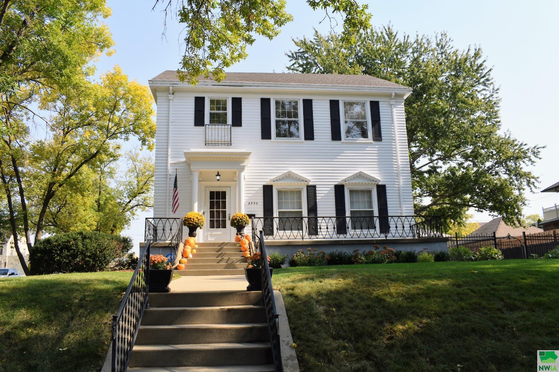 2932 Jackson Street, Sioux City, IA 51104 