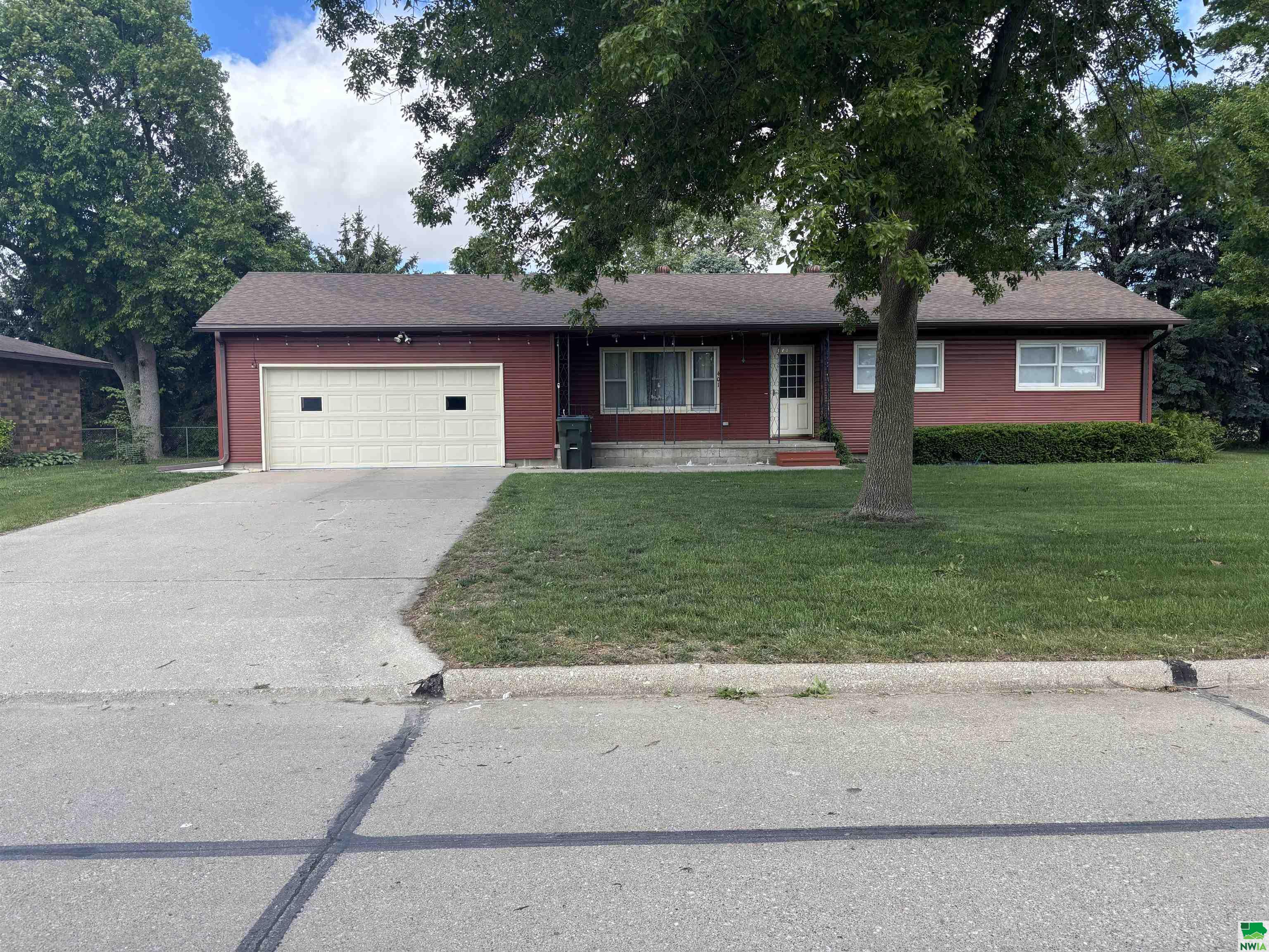 401 17th S, Dakota City, NE 68776 