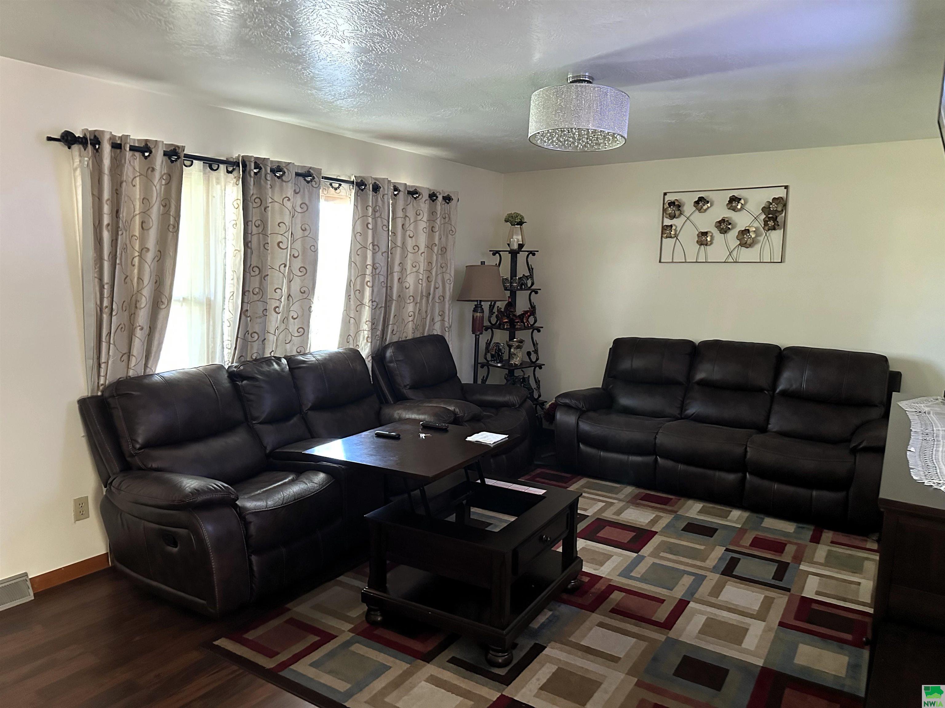MLS #828700