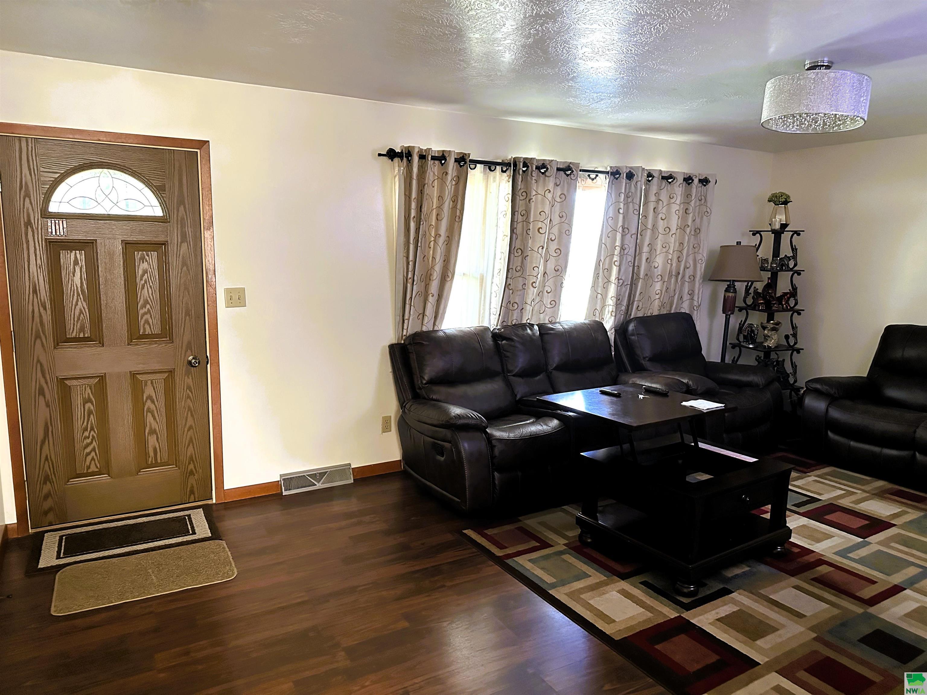 MLS #828700