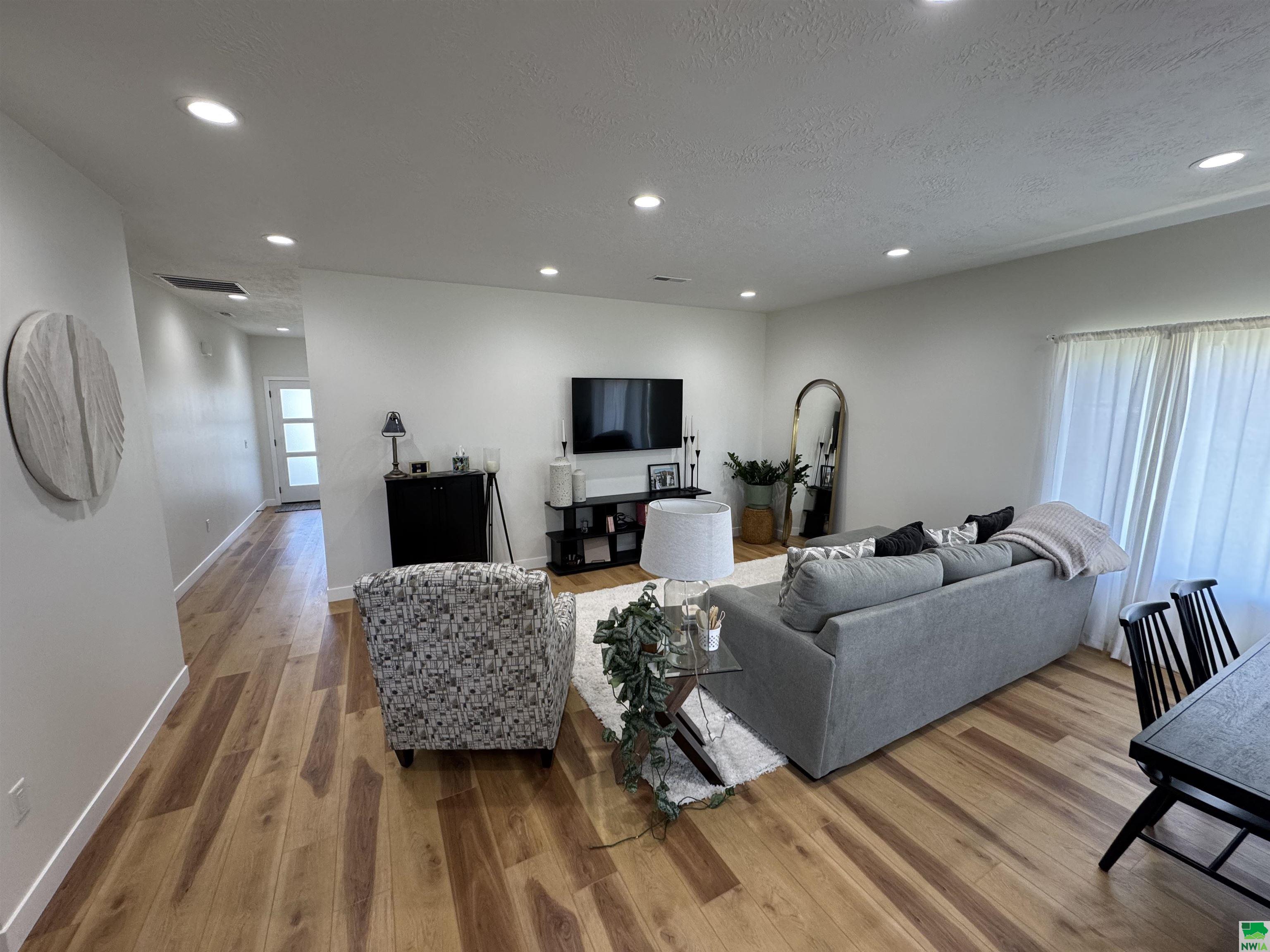 MLS #828705