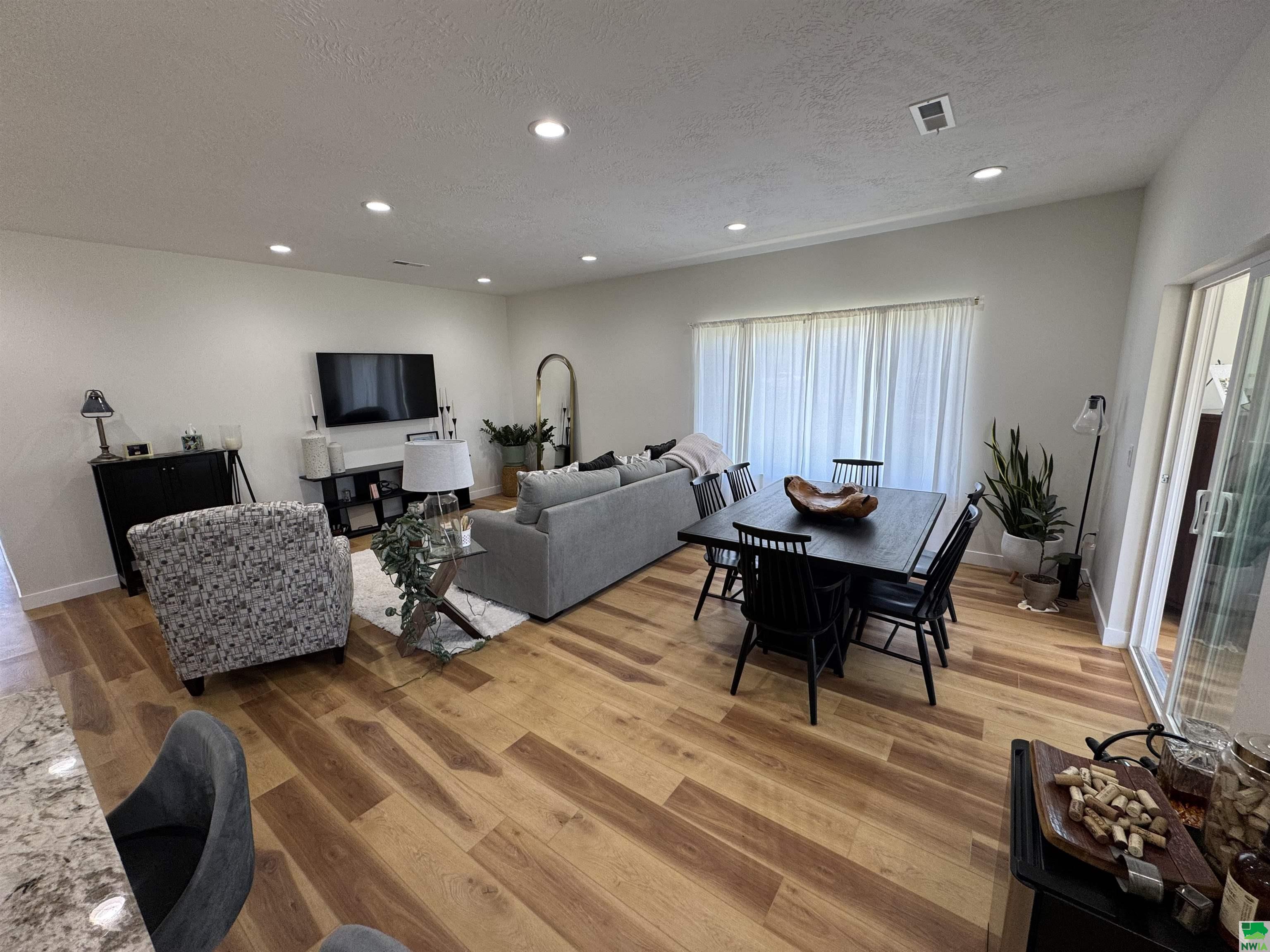 MLS #828705