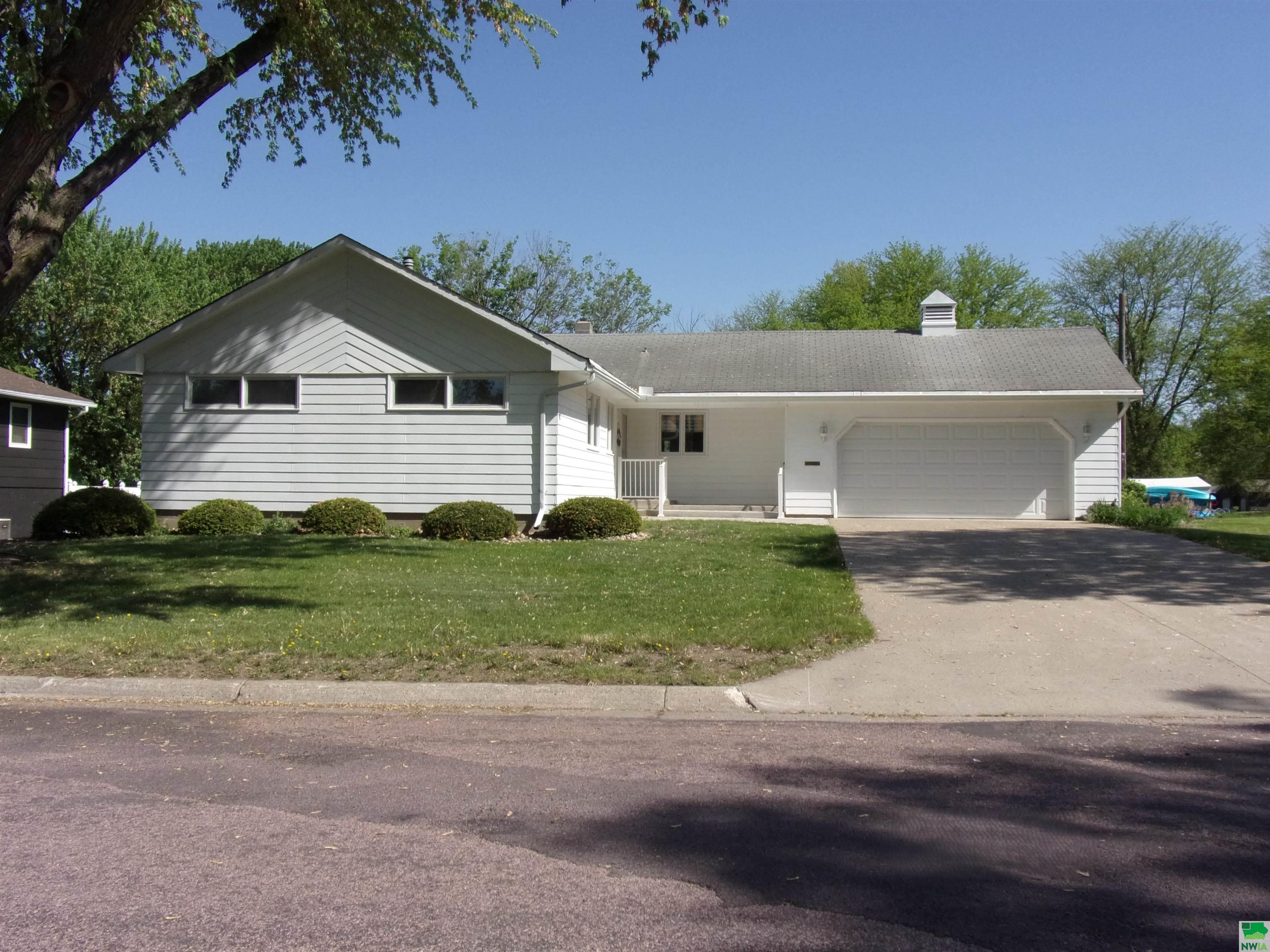 1115 15TH ST, Hawarden, IA 51023 