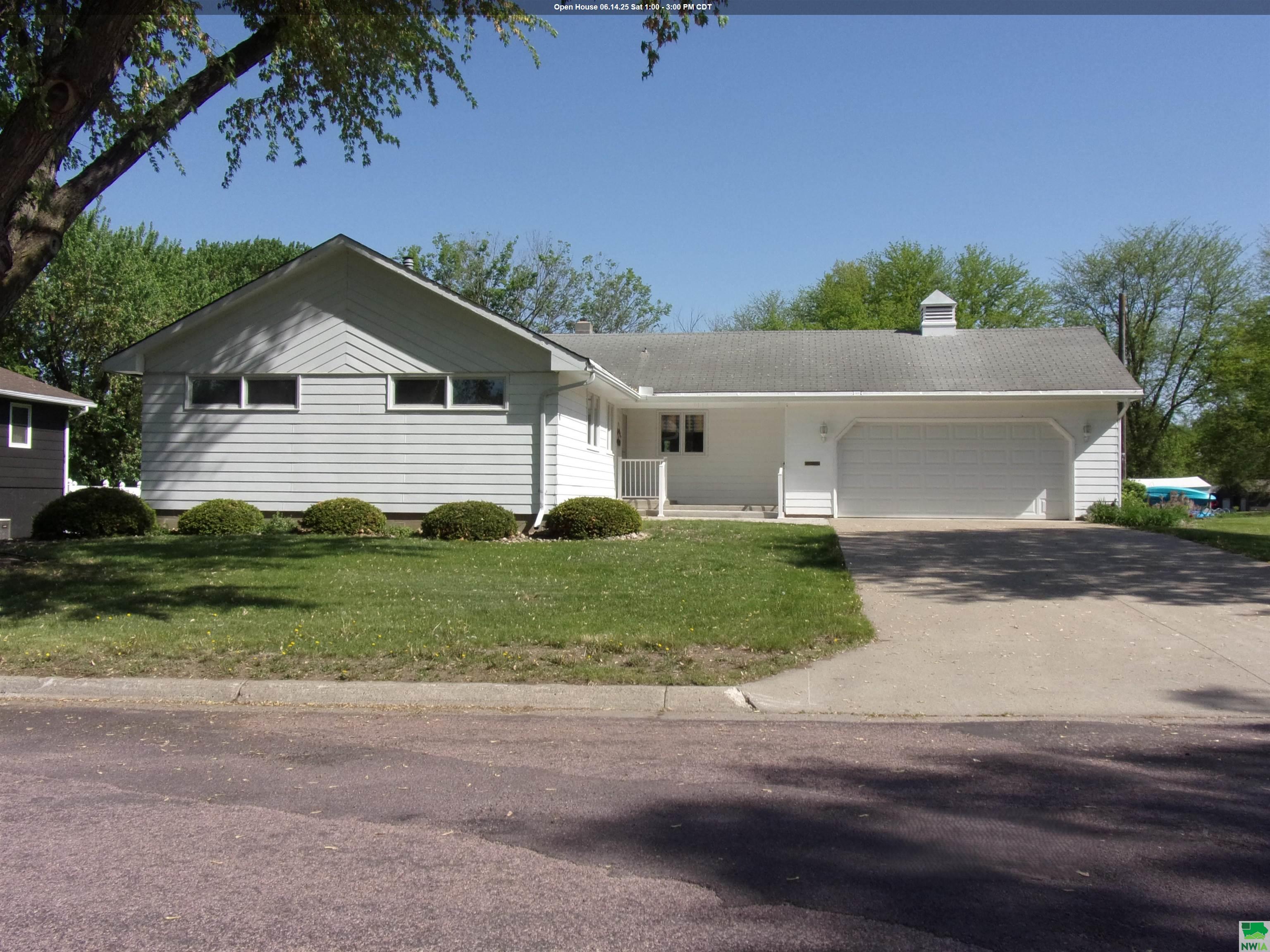 1115 15TH ST, Hawarden, IA 51023 
