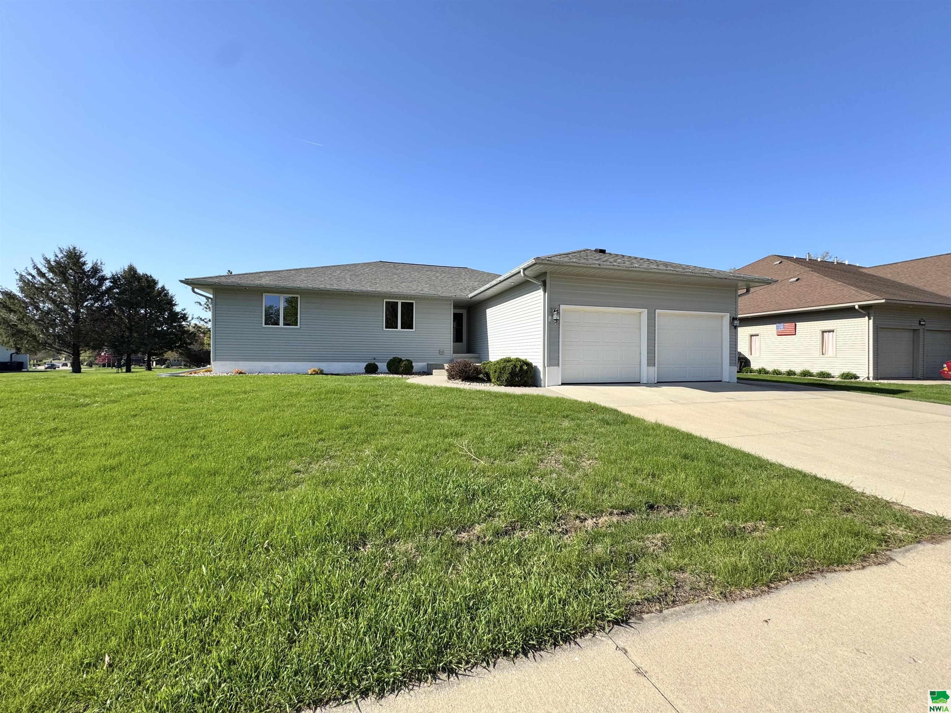 26 FAIRWAY DR, Alta, IA 51002 