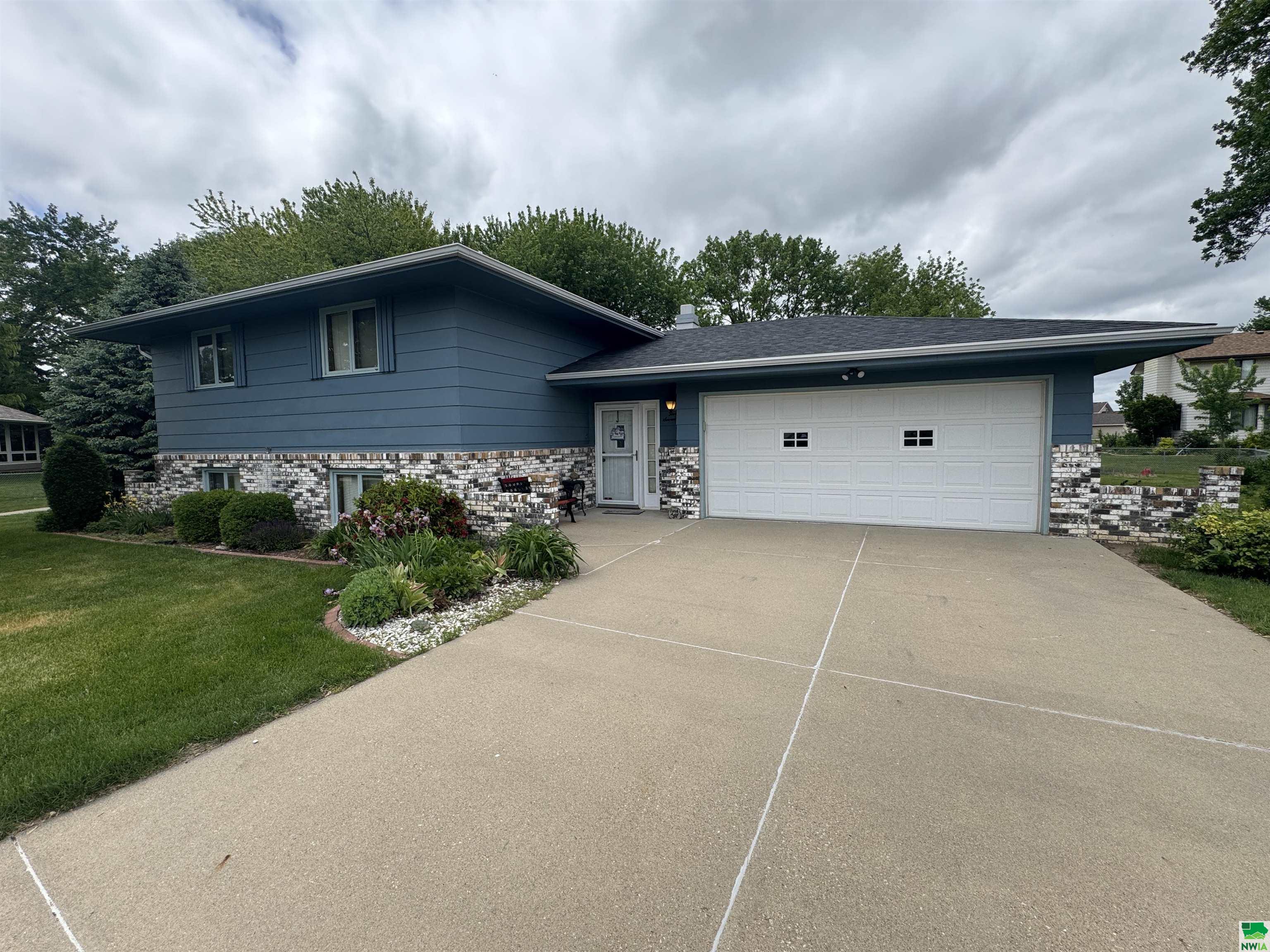 517 SILVER LN, Sergeant Bluff, IA 51054 