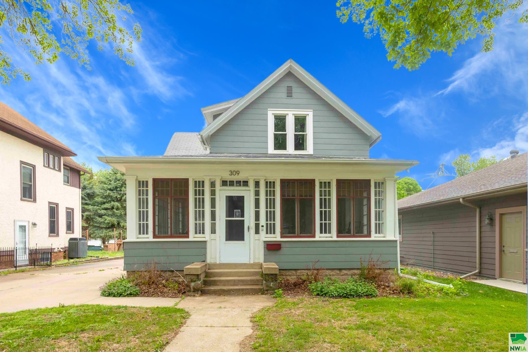 309 CENTRAL AVE SW, LeMars, IA 51031 