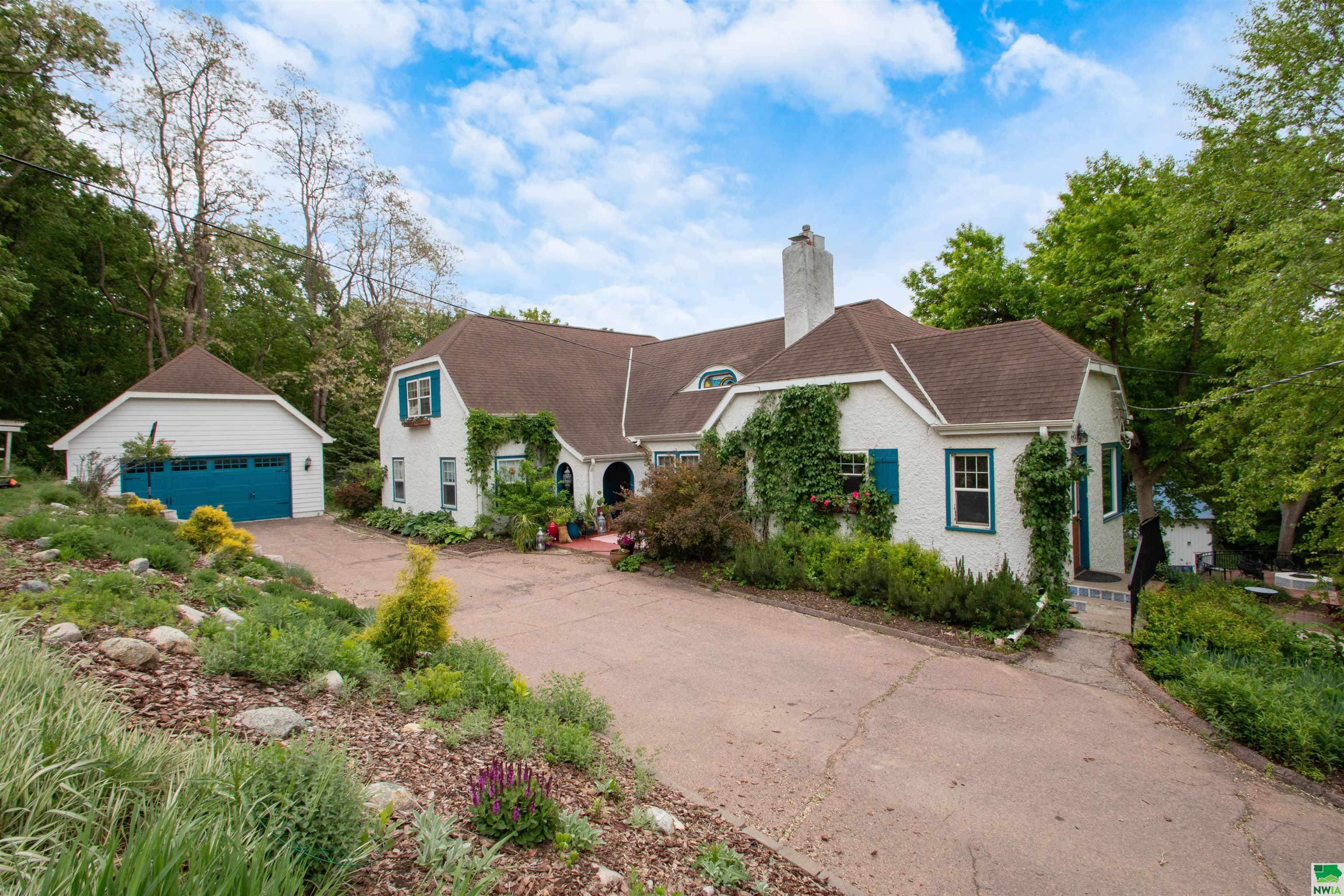 2000 Plum Creek Road, Sioux City, IA 51103 