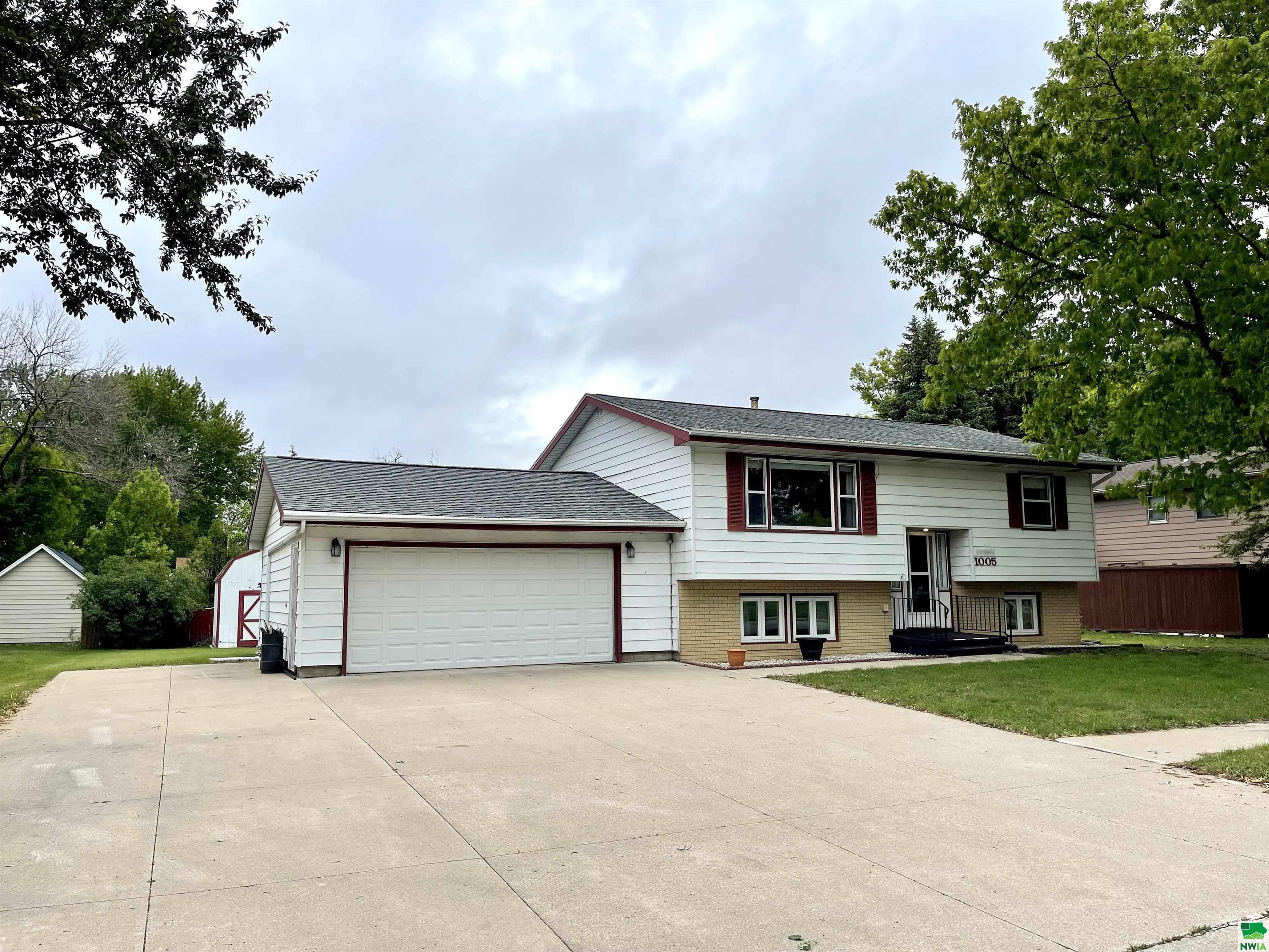 1005 Oak Lane, Storm Lake, IA 50588 