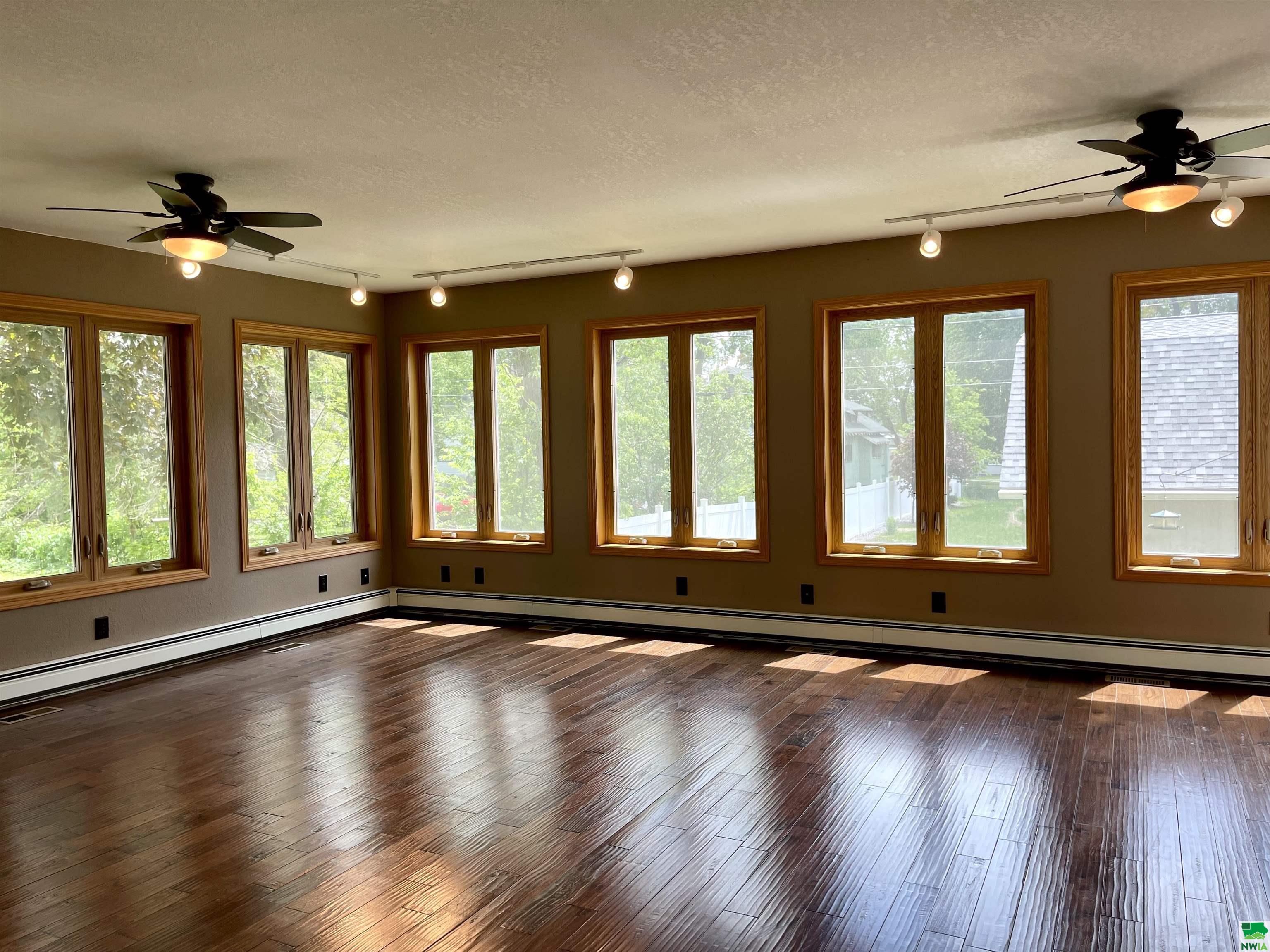 MLS #828805