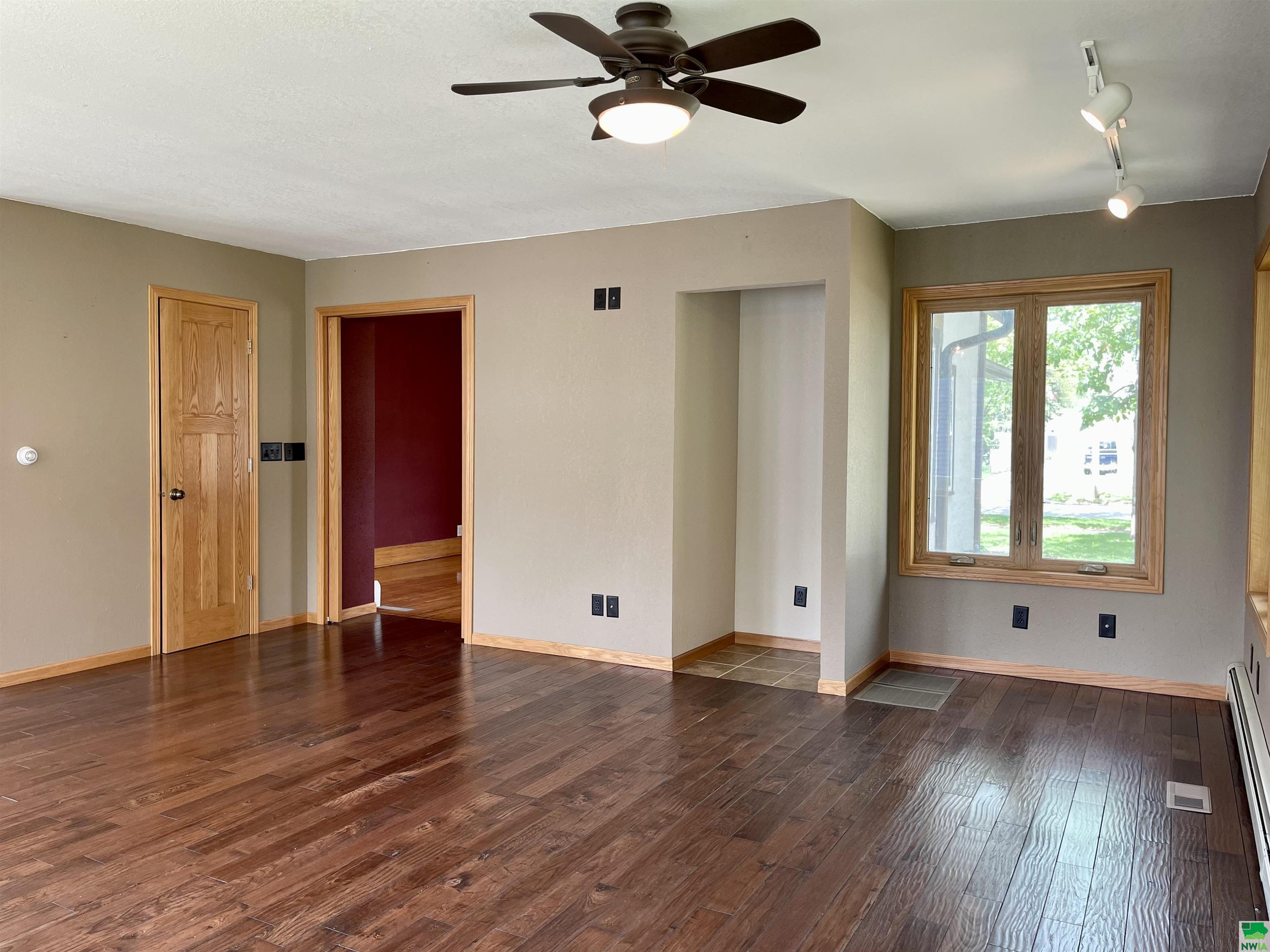 MLS #828805