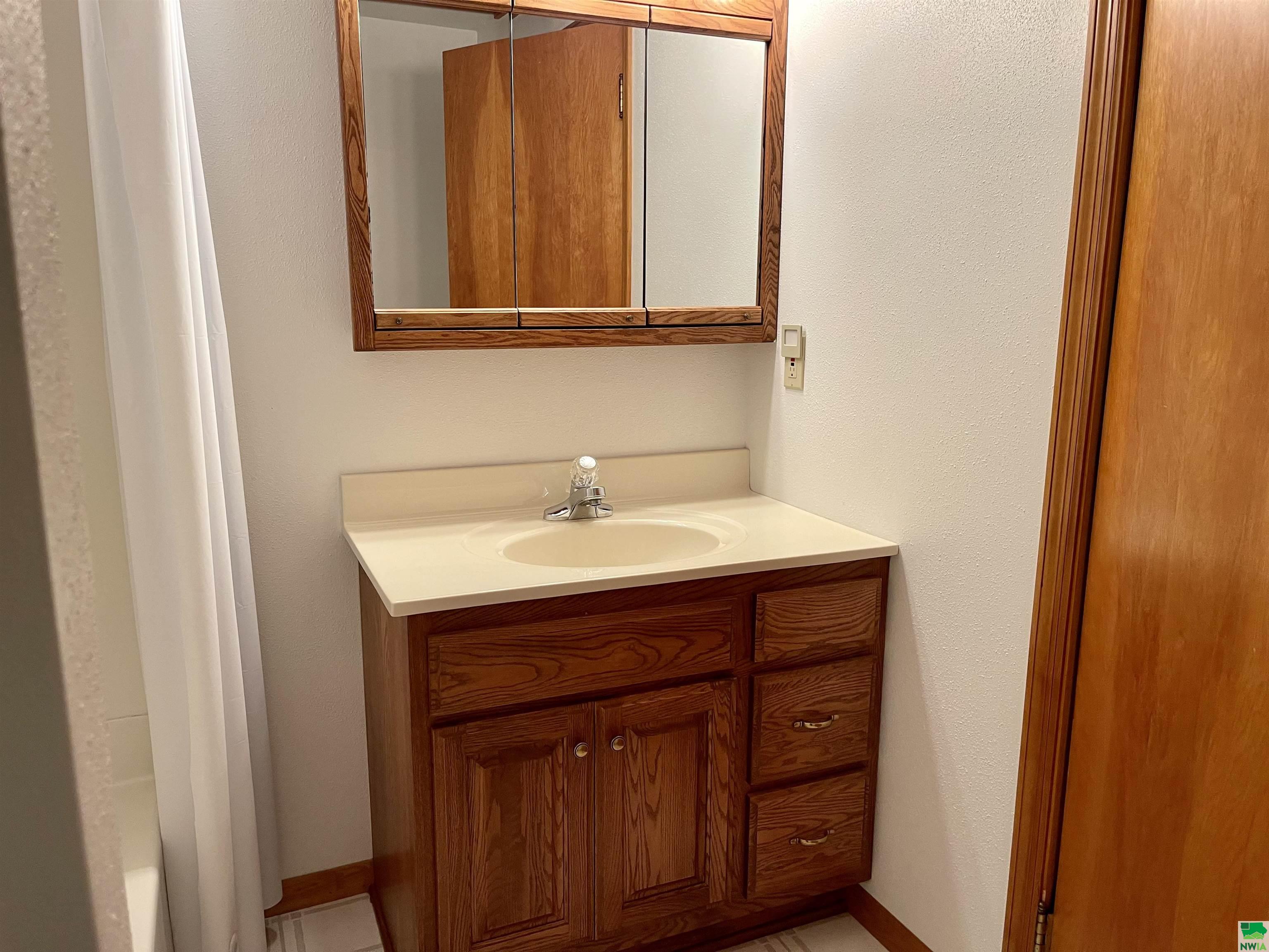 MLS #828806