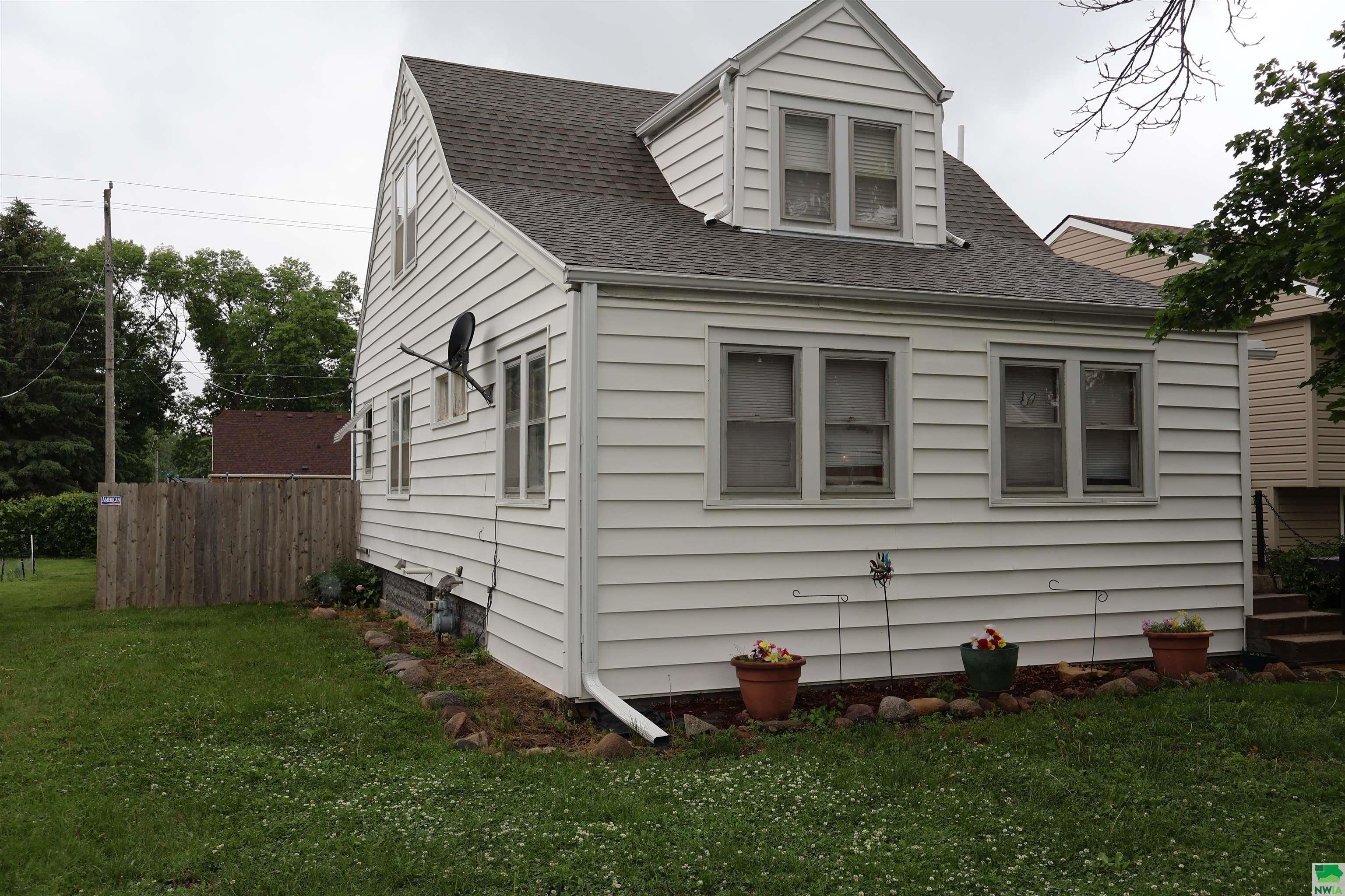 2621 Glass S, Sioux City, IA 51106 