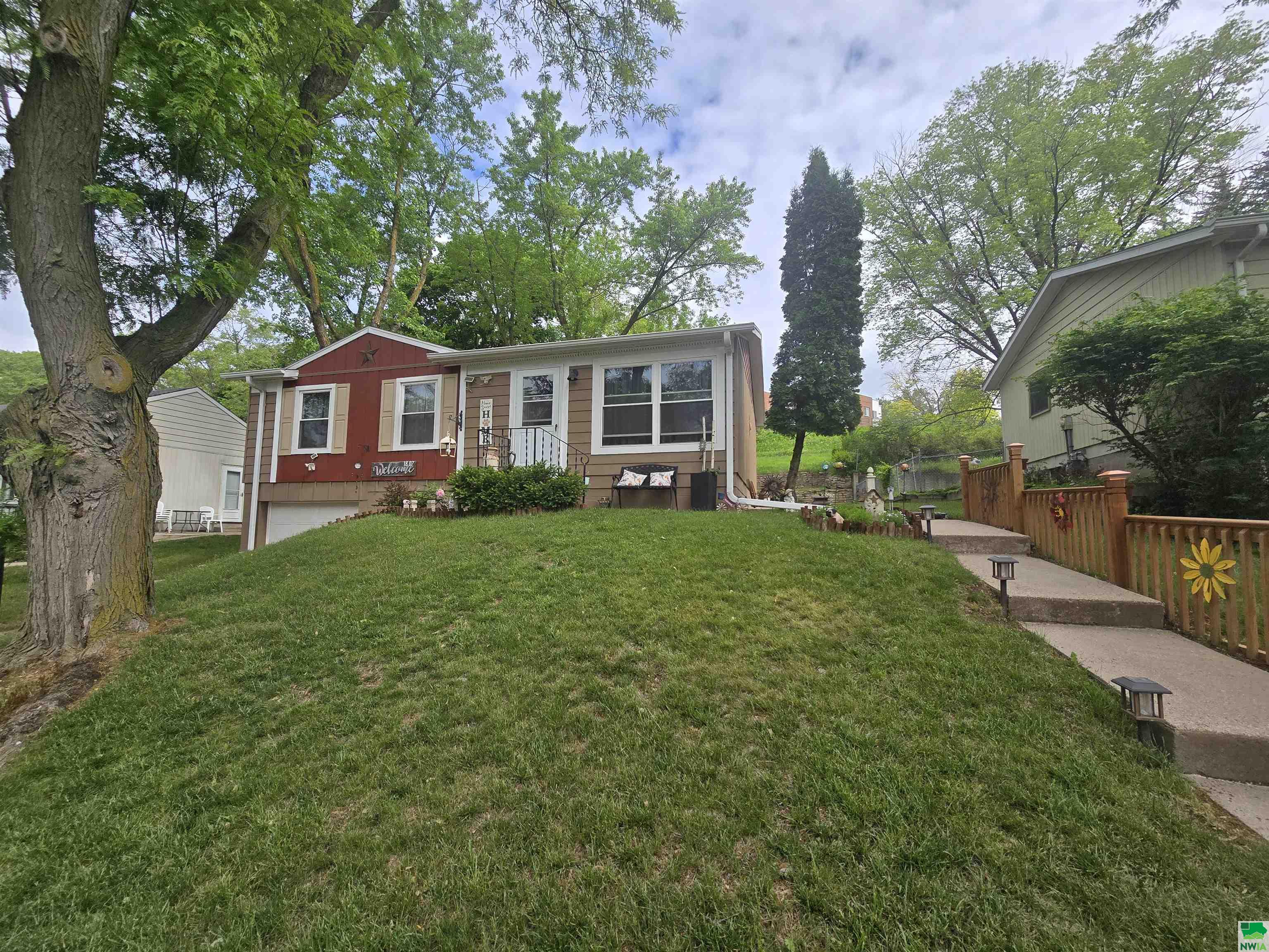 1807 25TH ST W, Sioux City, IA 51103 