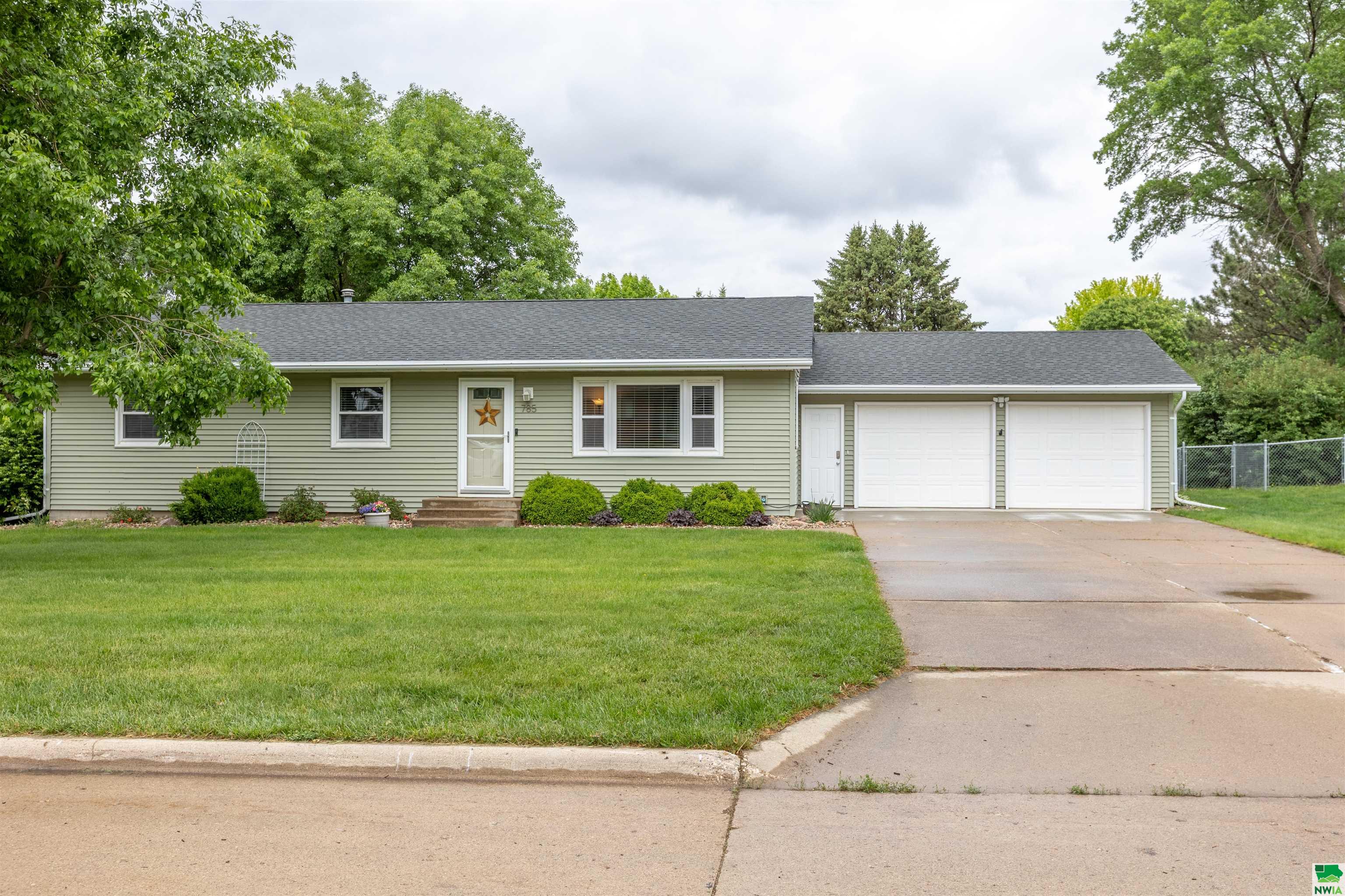 785 Glen Drive, Moville, IA 51039 