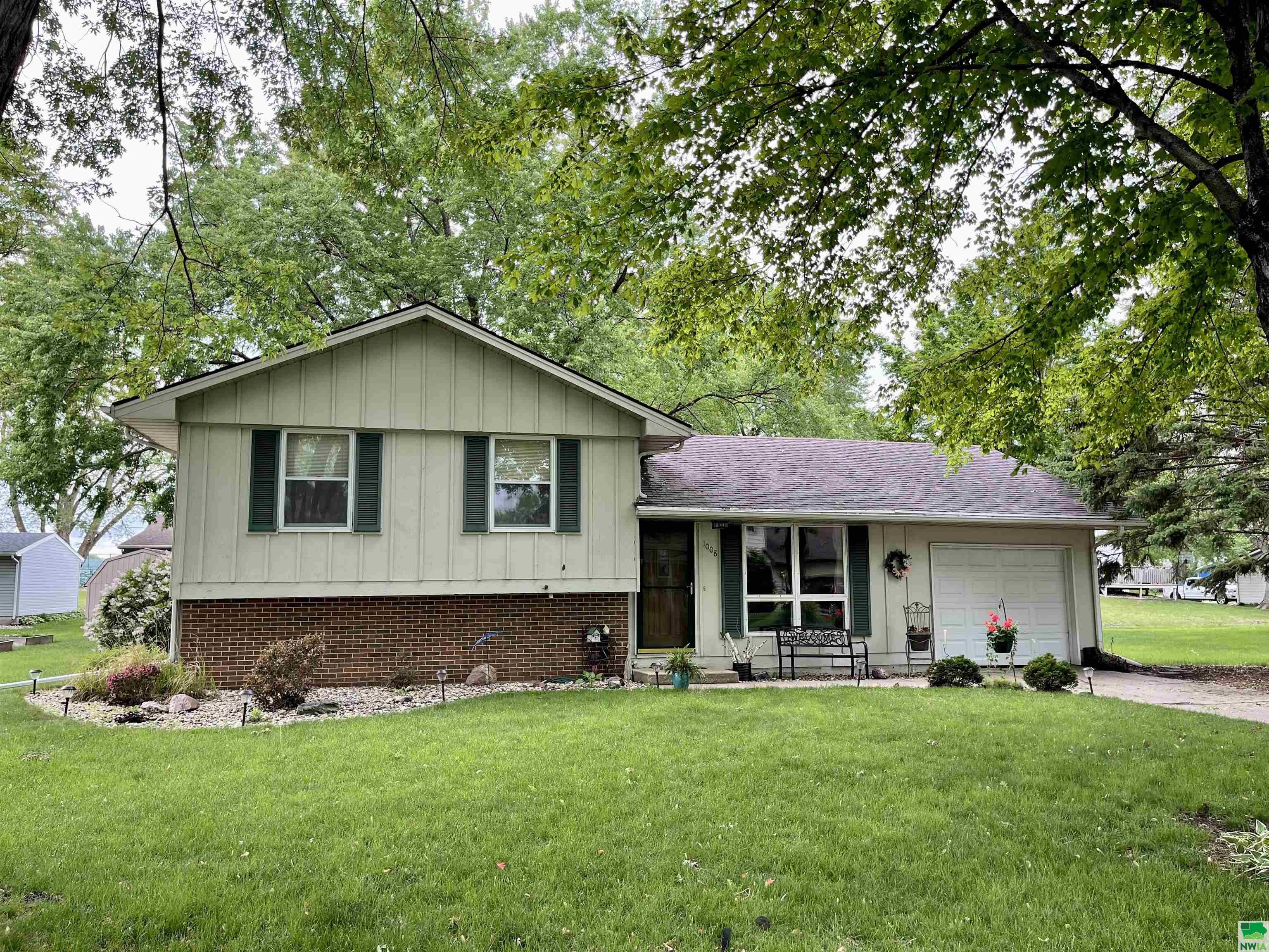 1008 Mae St N, Storm Lake, IA 50588 