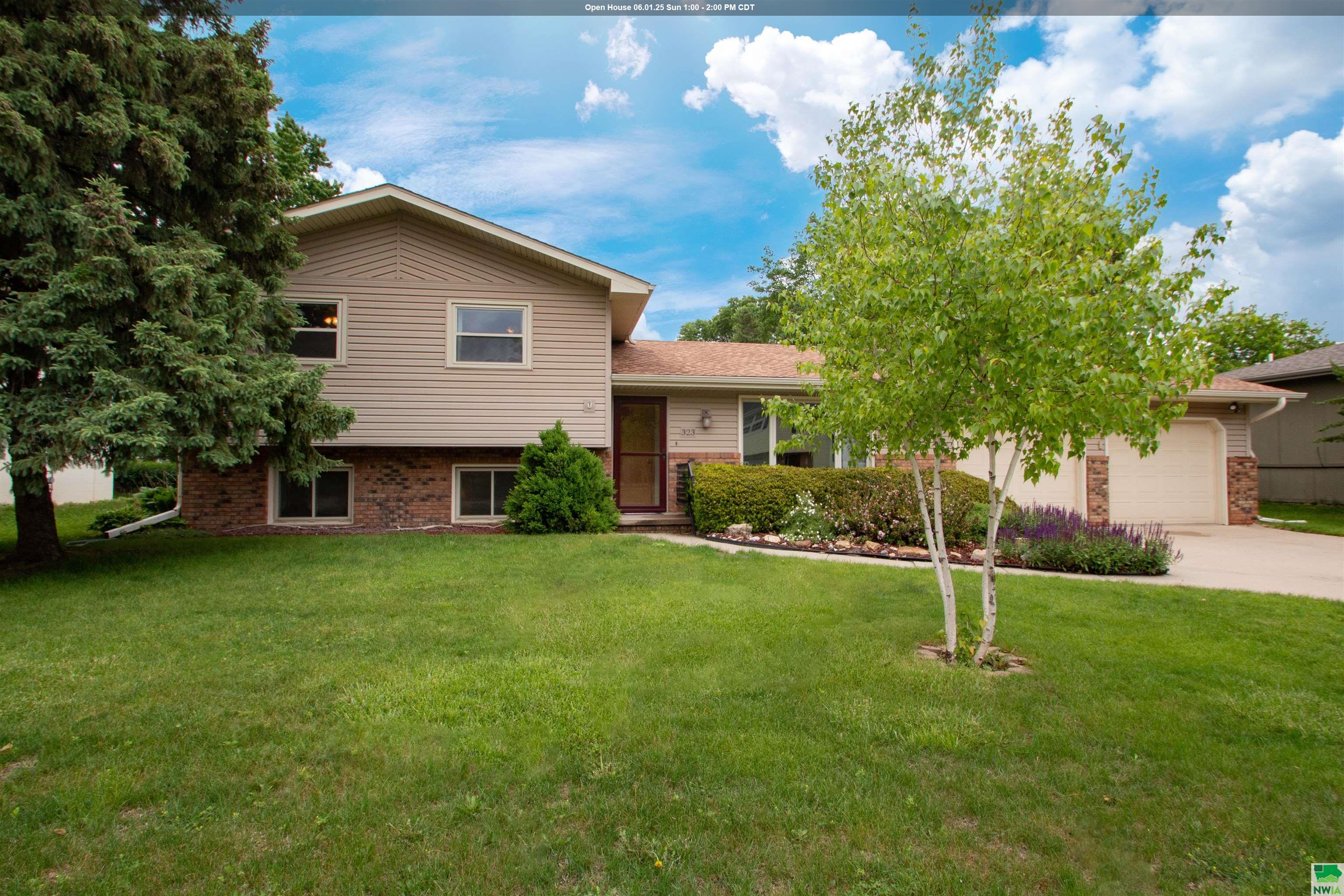 323 Ridge Dr S, South Sioux City, NE 68776 