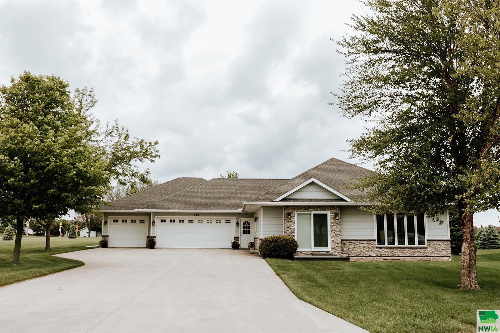358 Sawgrass Trail, Sioux Center, IA 51250 