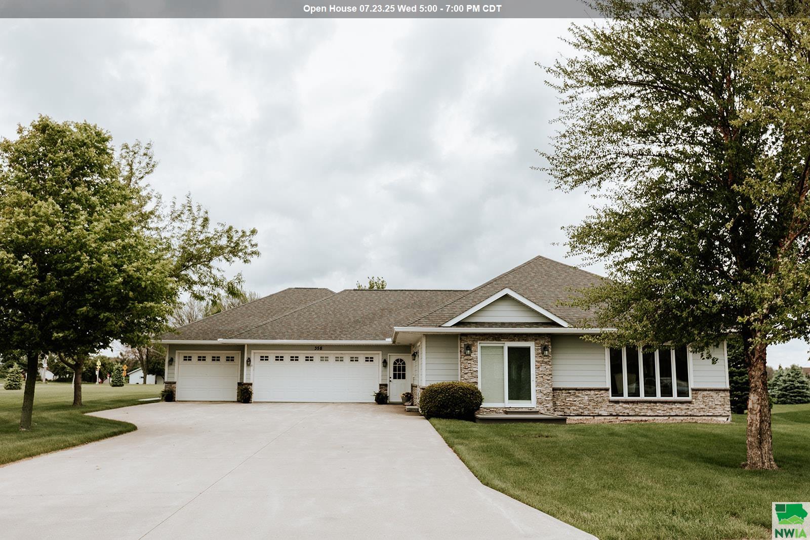 358 Sawgrass Trail, Sioux Center, IA 51250 