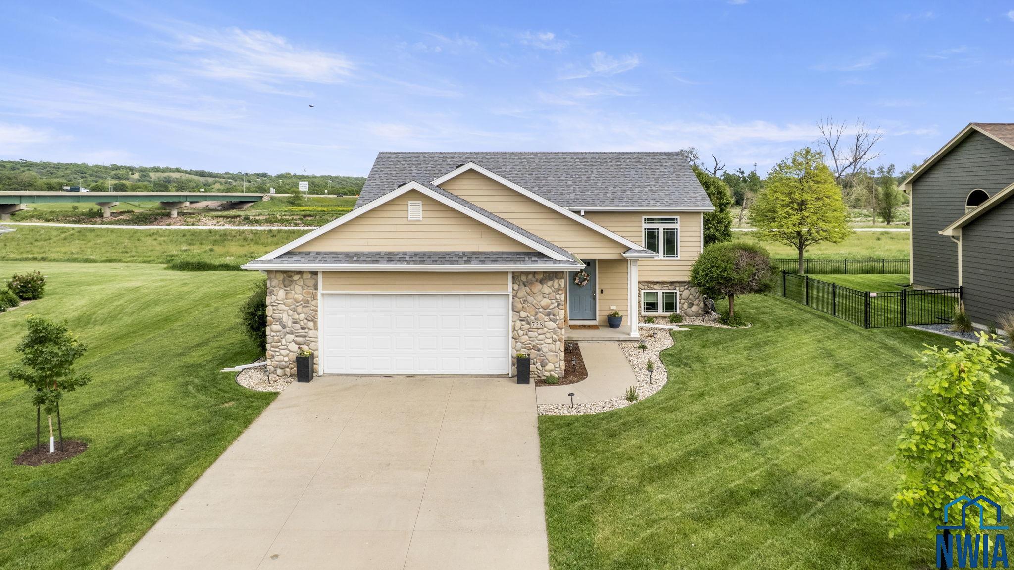 728 Prairie Blvd, Dakota Dunes, SD 57049 