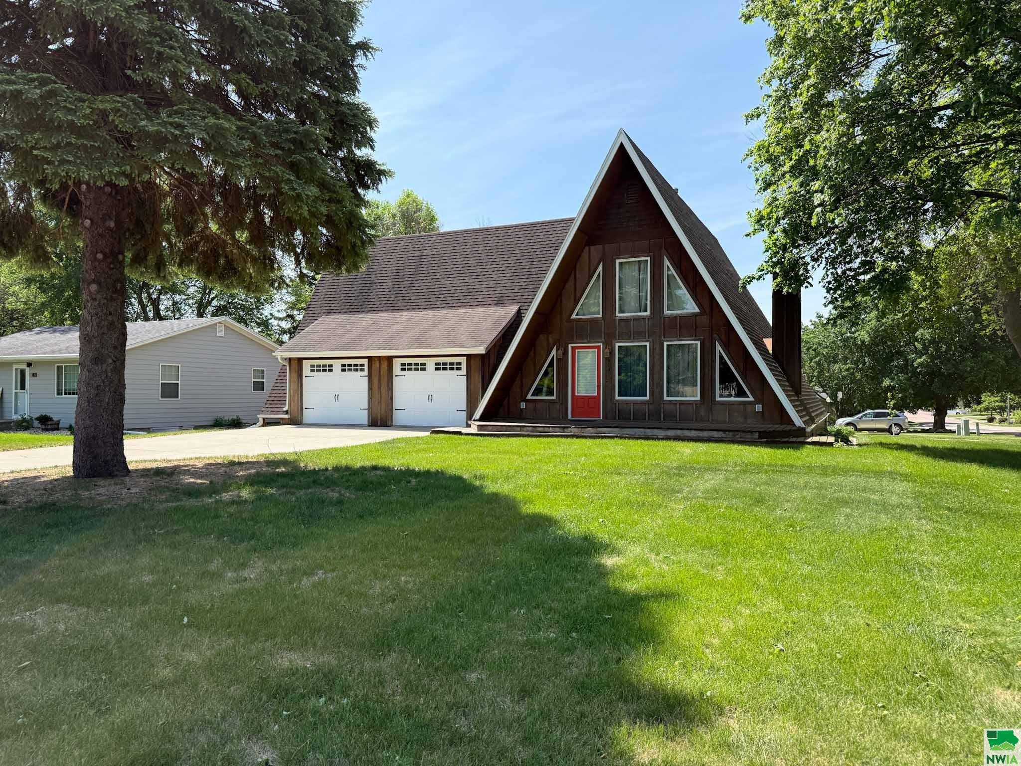 404 4th St NE, Orange City, IA 51041 