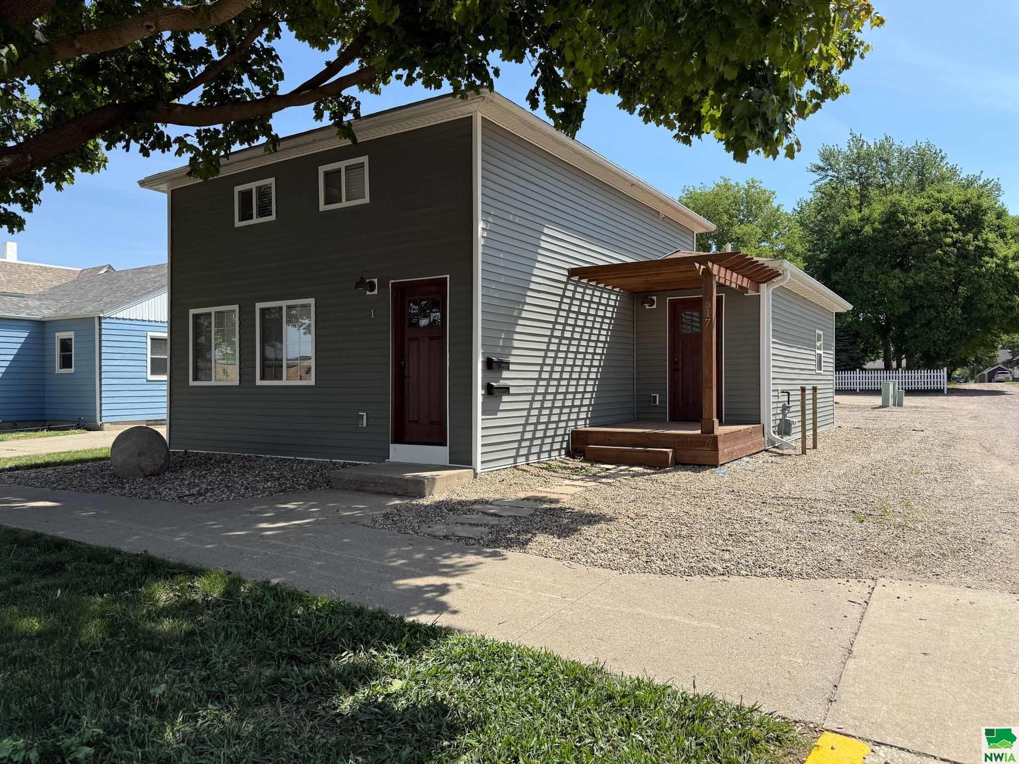 317 Central Ave NE, Orange City, IA 51041 