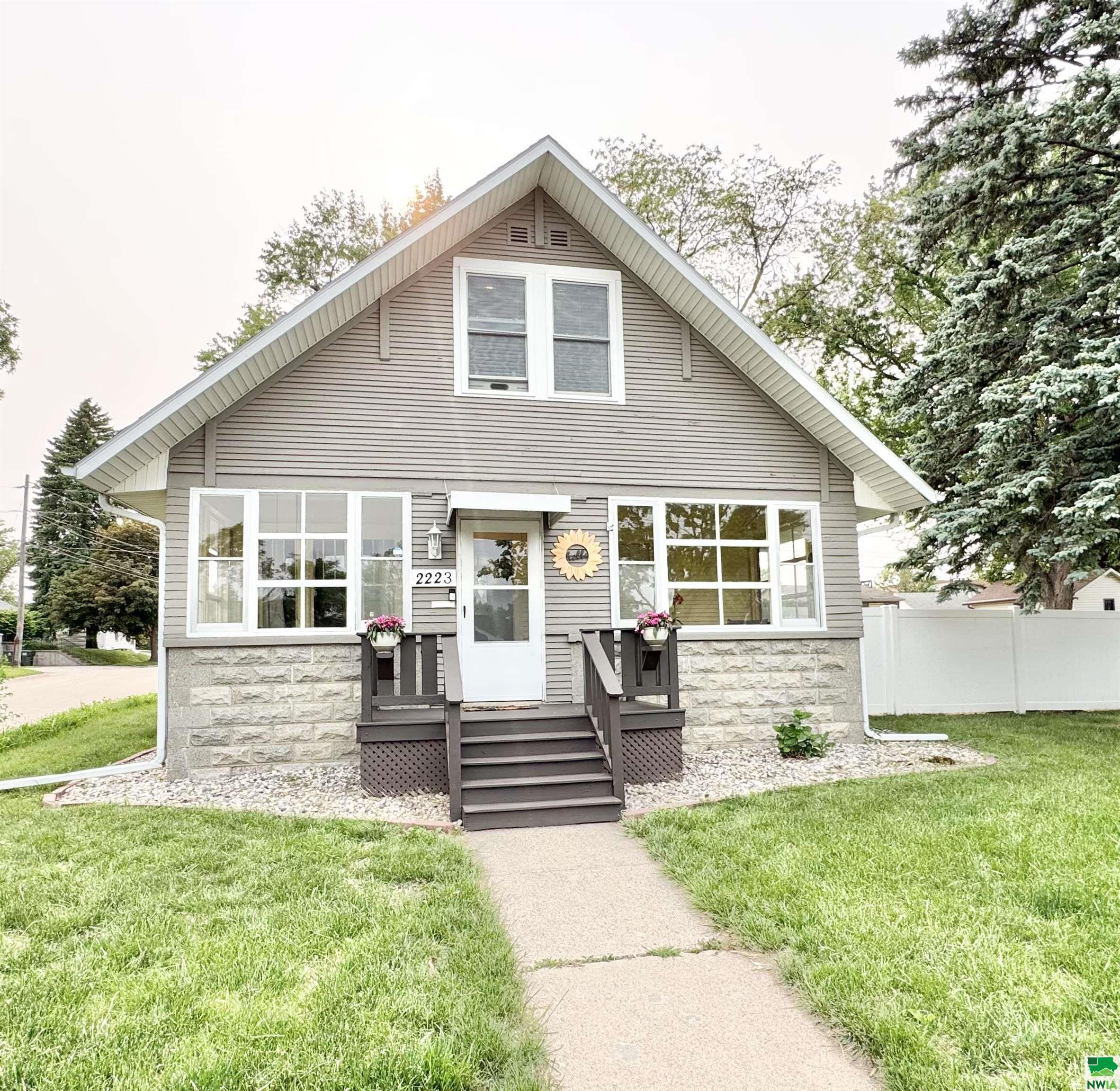 2223 Lemon St S, Sioux City, IA 51106 