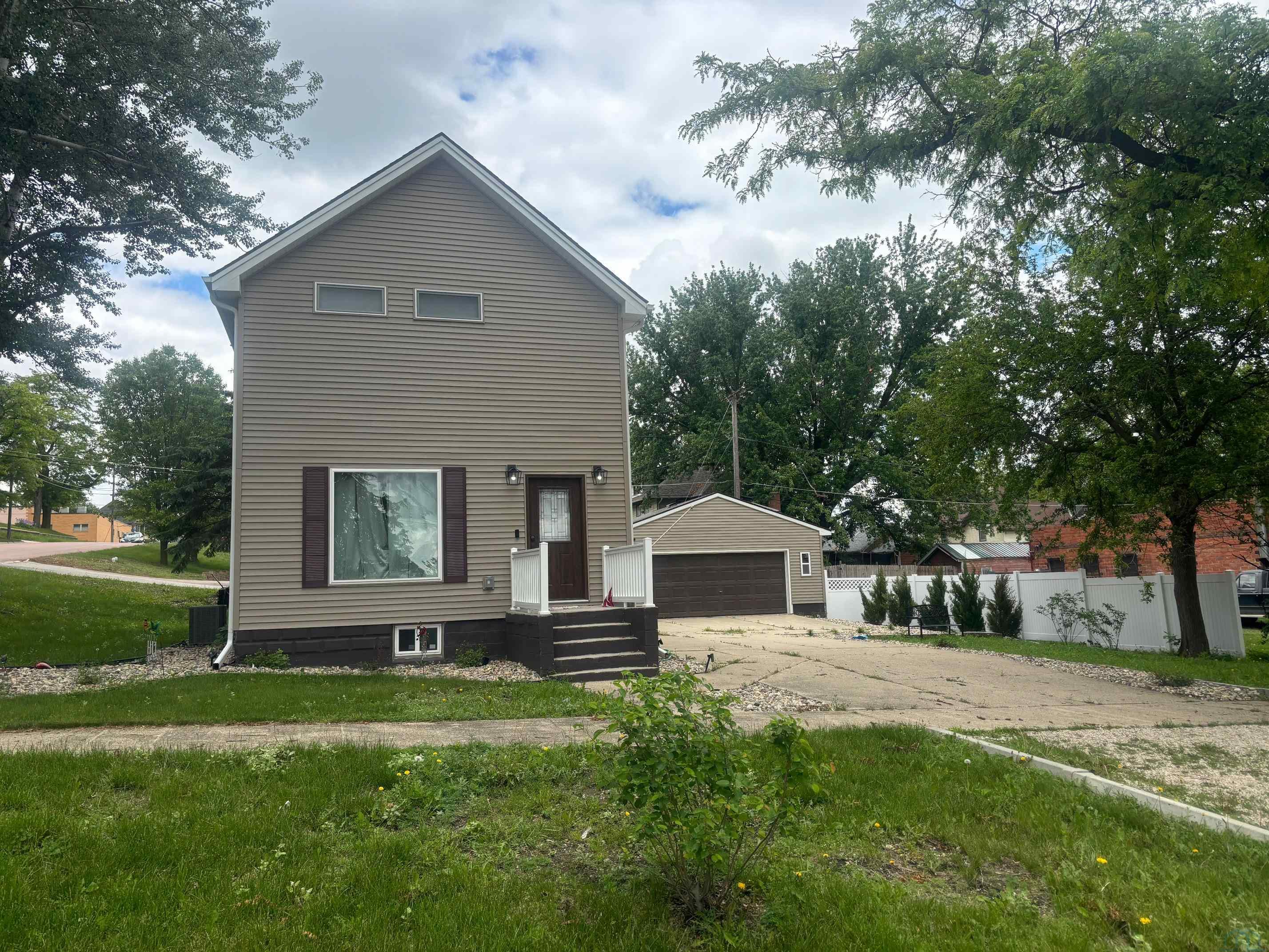 524 Elm St W, Cherokee, IA 51012 