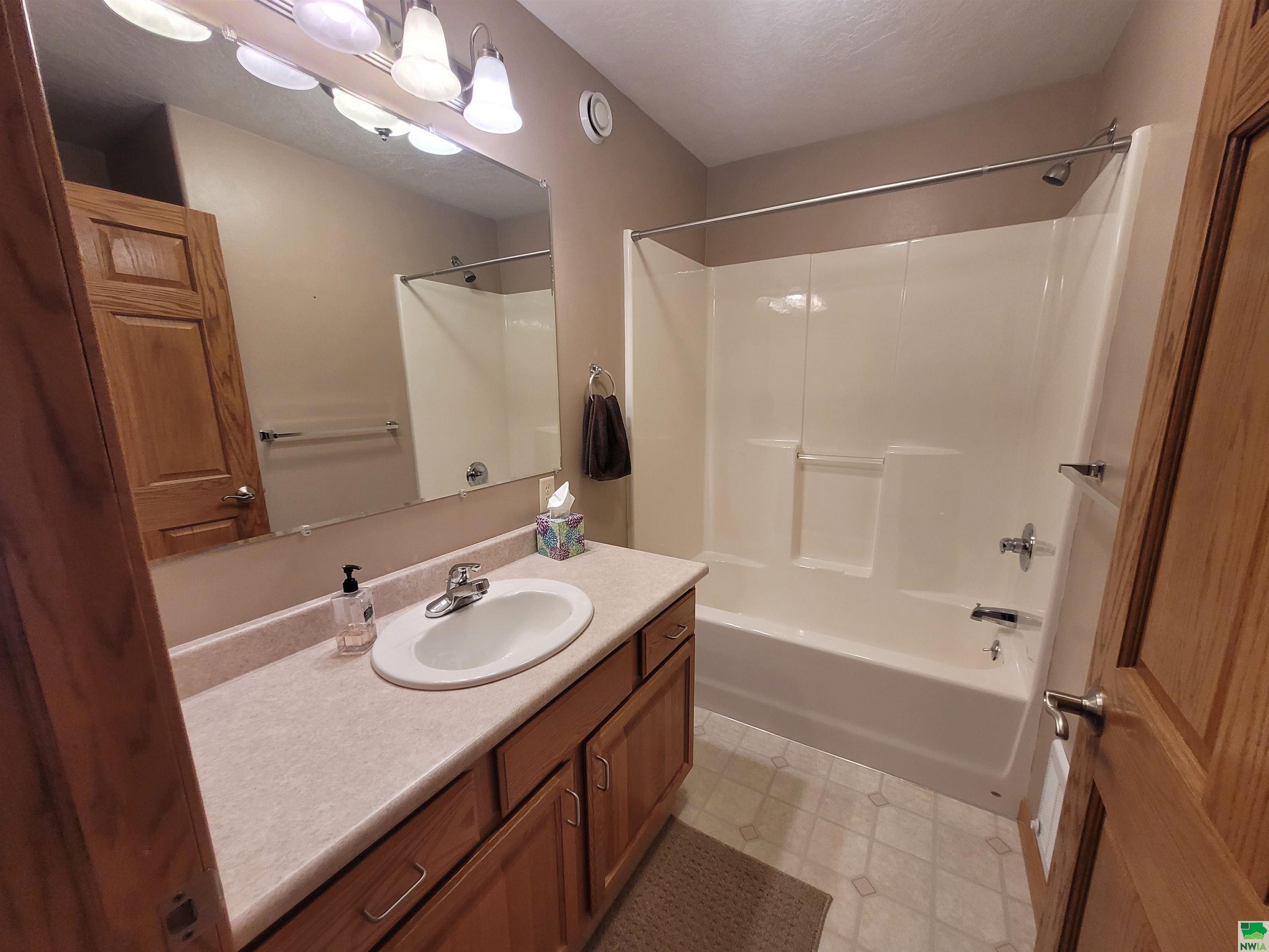 MLS #828932