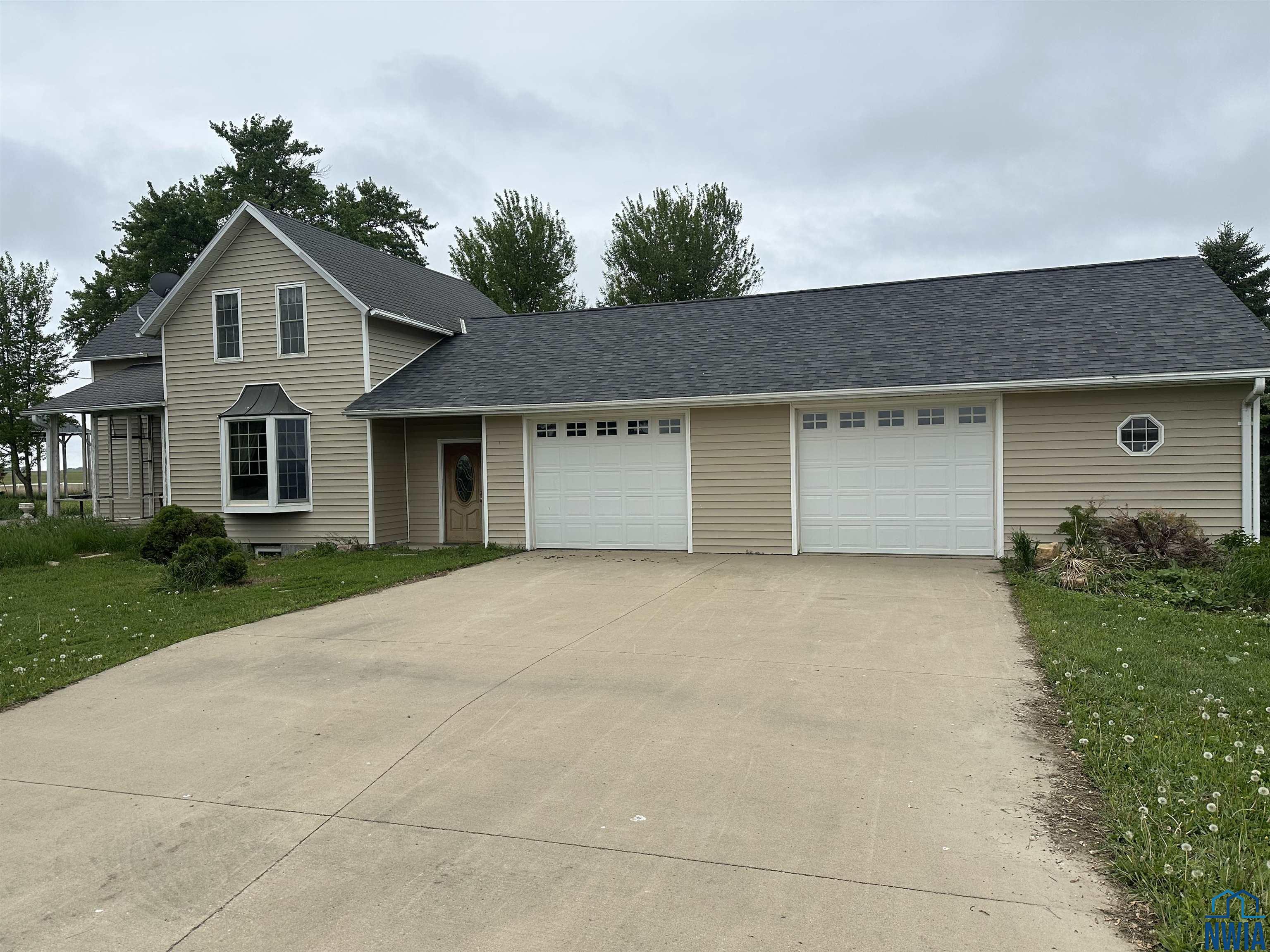 3821 Kennedy Ave						  						 , Hospers						 , IA						  51238						  