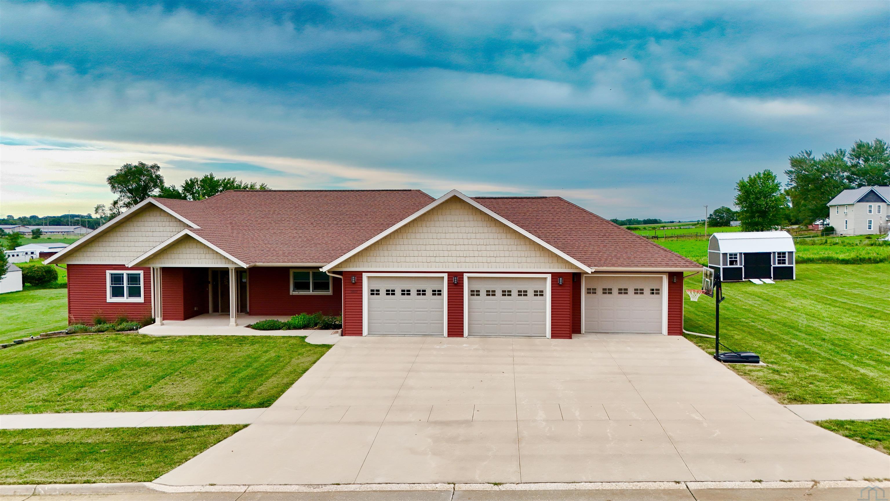 1407 MEGANS WAY, Correctionville, IA 51016 