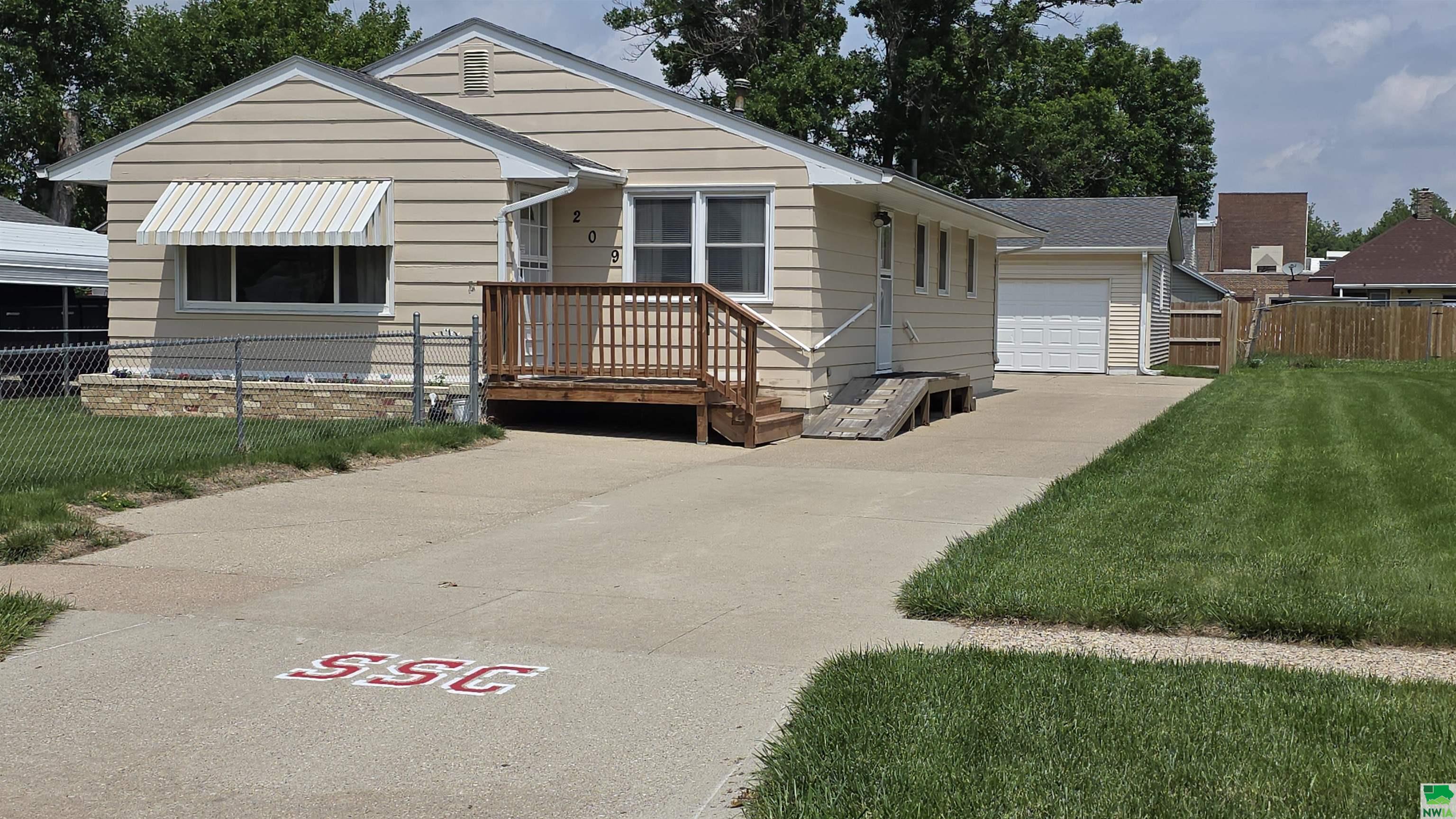 209 23rd Street E, South Sioux City, NE 68776 