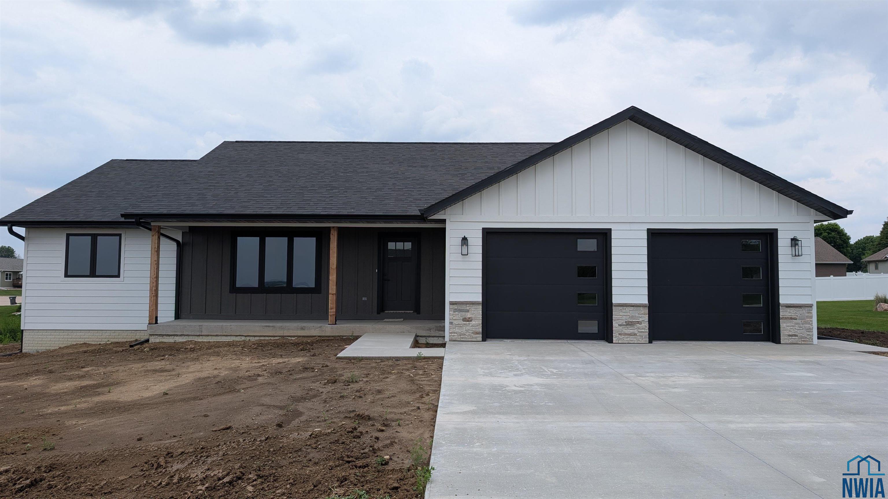 1647 7th Ave SE, Sioux Center, IA 51250 