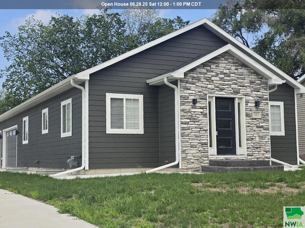 717 5th Ave, South Sioux City, NE 68776 
