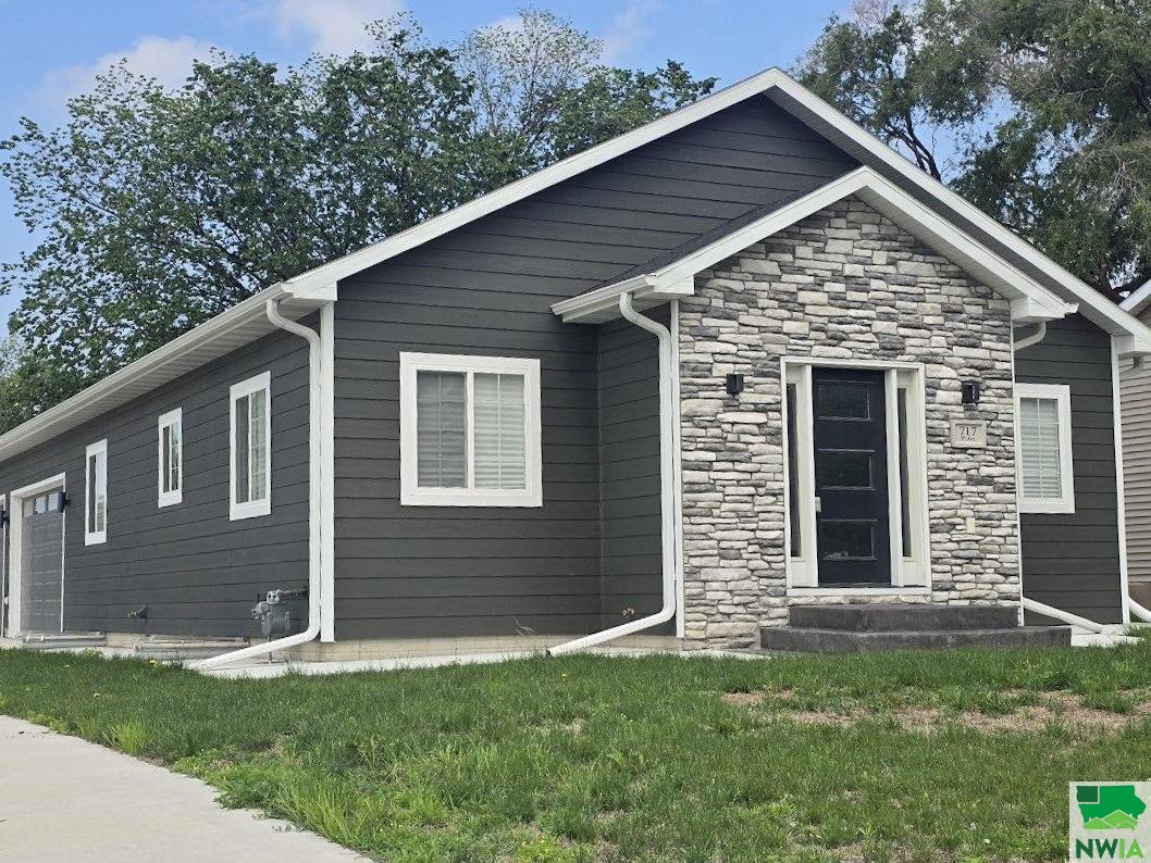 717 5th Ave, South Sioux City, NE 68776 