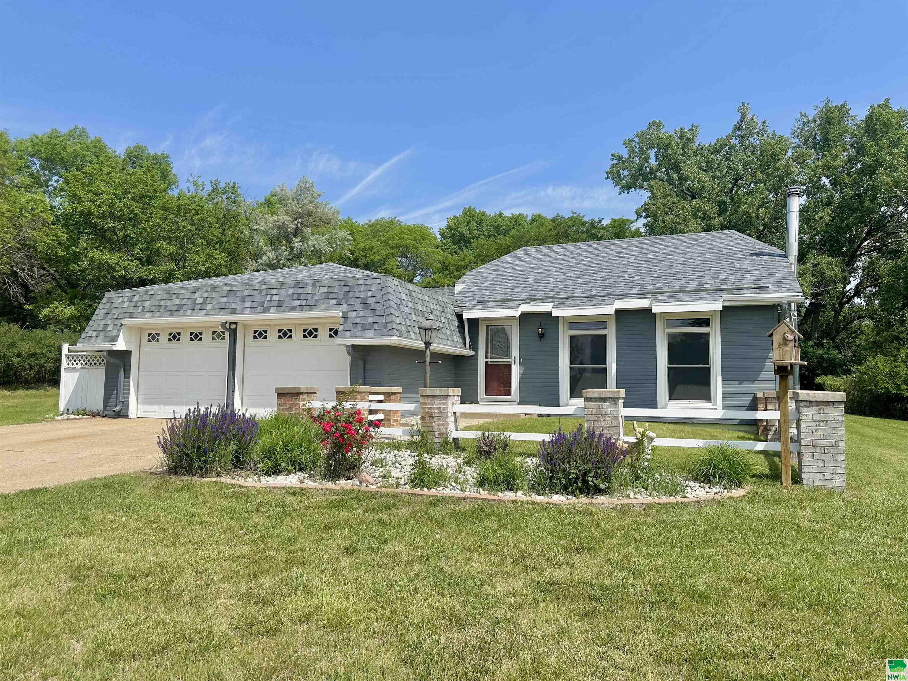 2307 Indian Hills Dr, Sioux City, IA 51104 