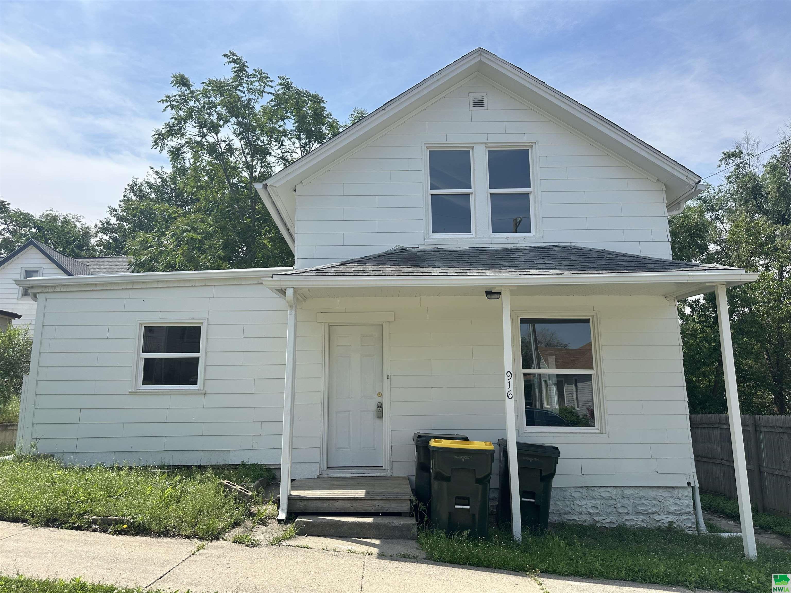 916 15th ST, Sioux City, IA 51105 
