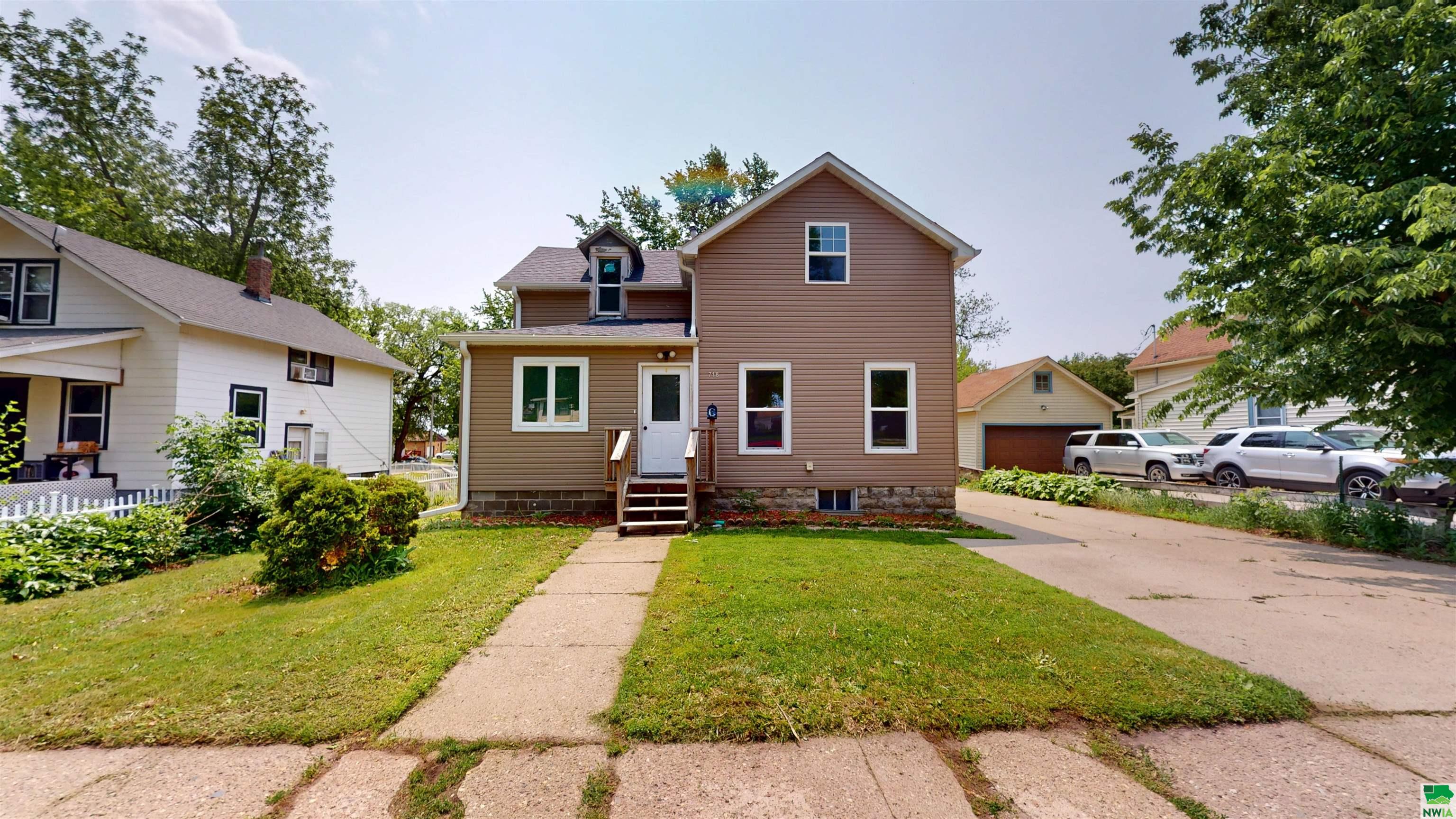 718 1ST ST E, Storm Lake, IA 50588 