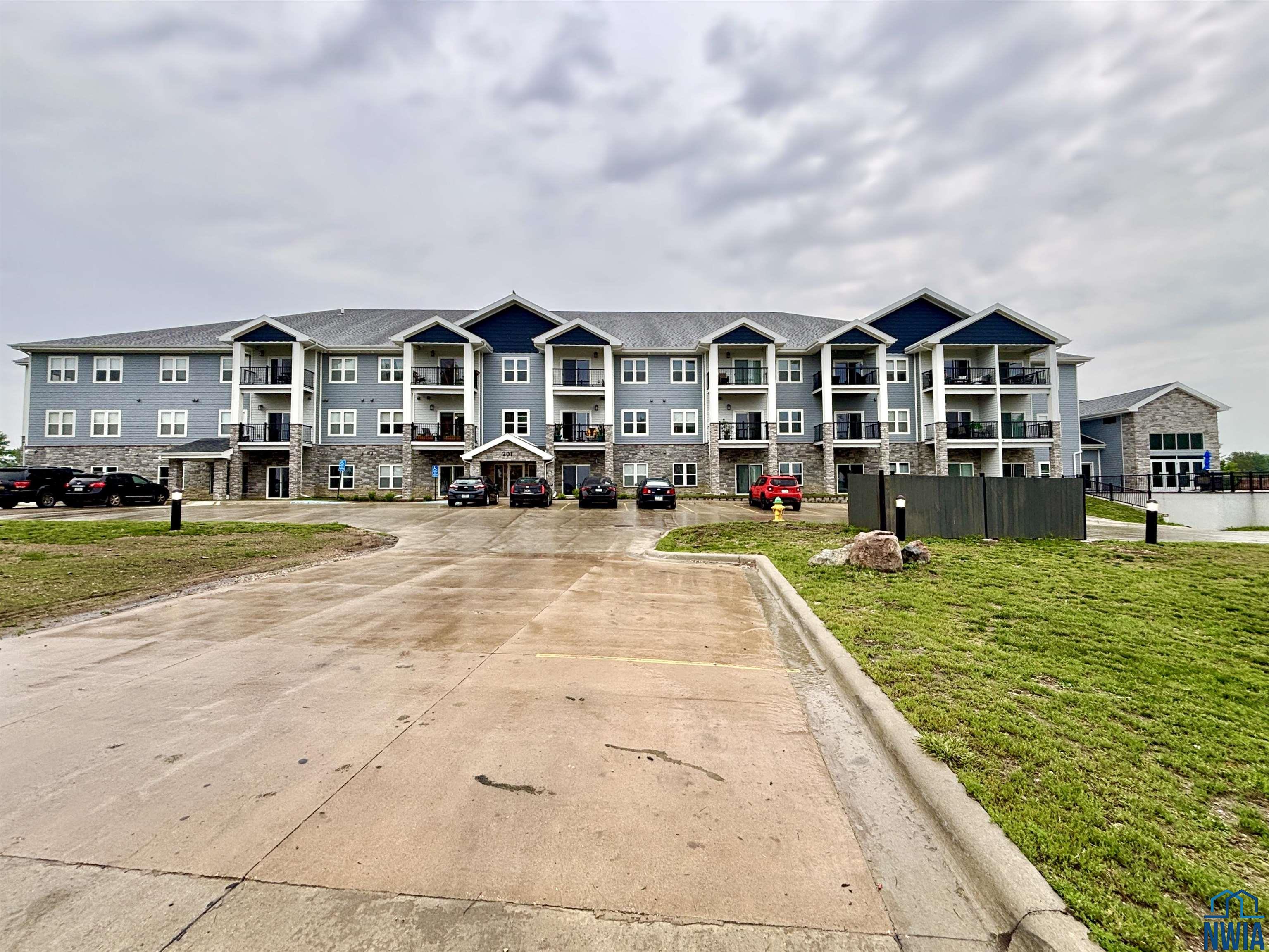 201 Sunrise Park Rd #308, Storm Lake, IA 50588 