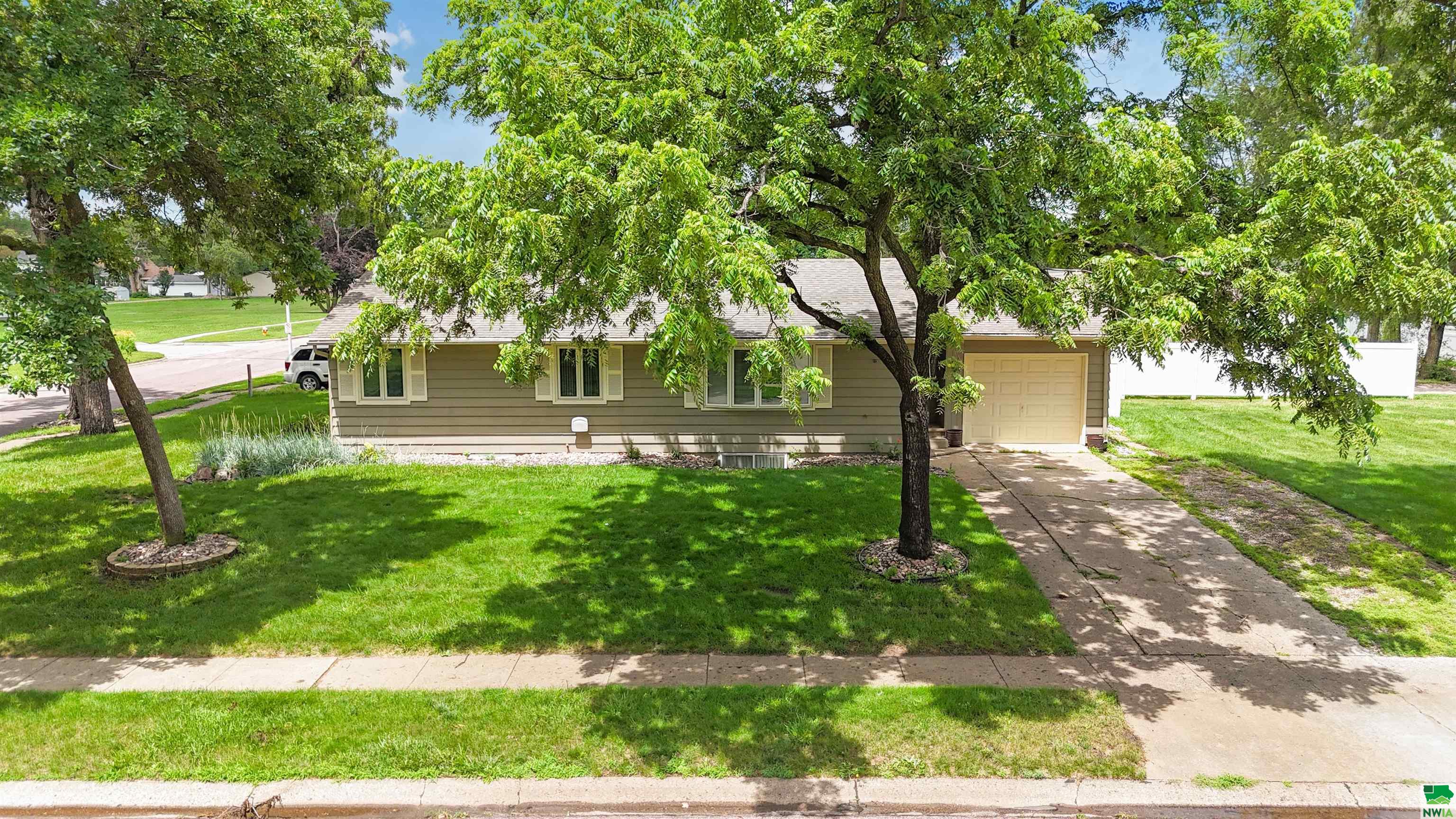 804 Lewis St E, Vermillion, SD 57069 