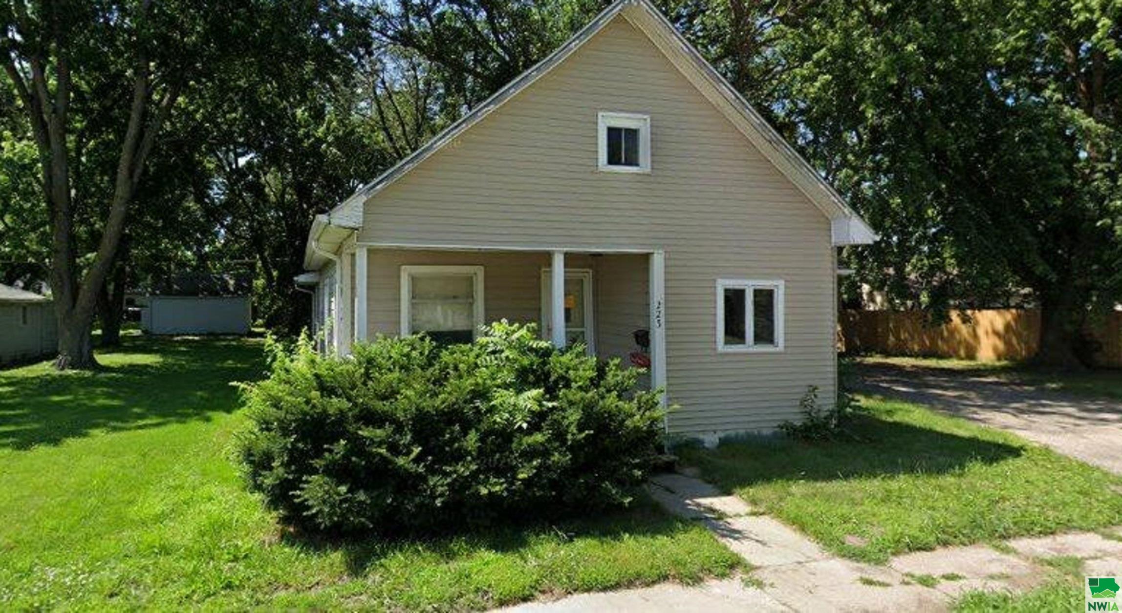 223 Monroe W, Norfolk, NE 68701 